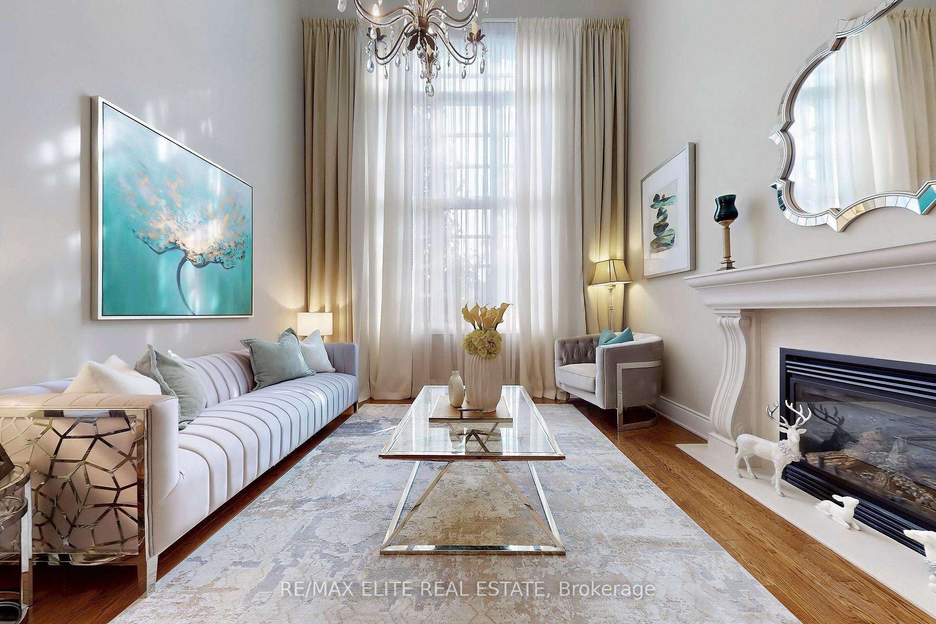 Photo 6 of 59 Carisbrooke Circle, Aurora, Bayview Southeast — HOMEH