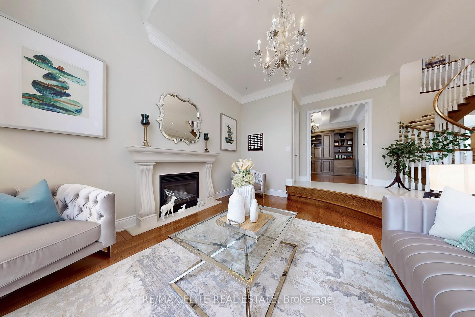 Photo 7 of 59 Carisbrooke Circle, Aurora, Bayview Southeast — HOMEH