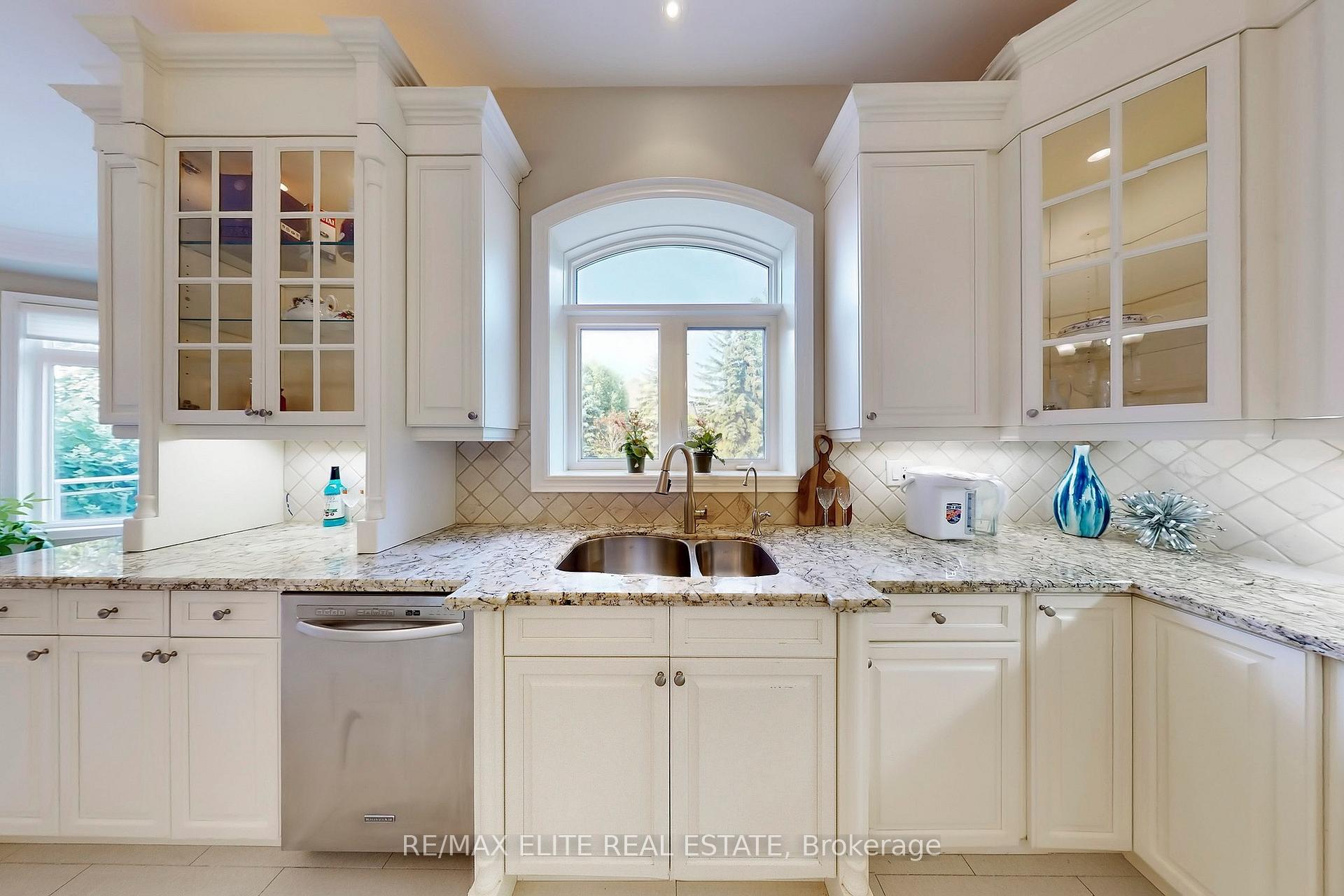 Photo 11 of 59 Carisbrooke Circle, Aurora, Bayview Southeast — HOMEH