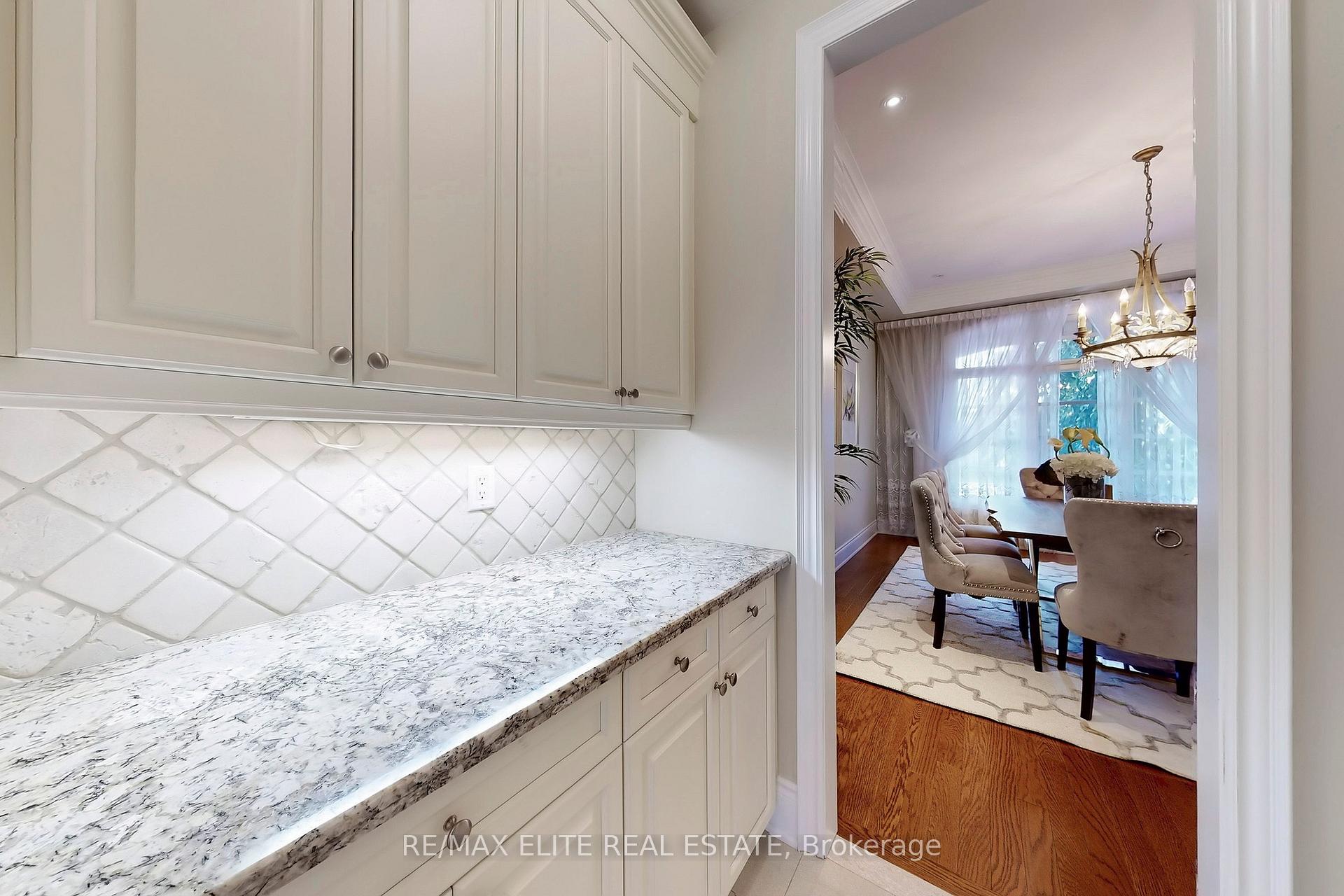 Photo 13 of 59 Carisbrooke Circle, Aurora, Bayview Southeast — HOMEH