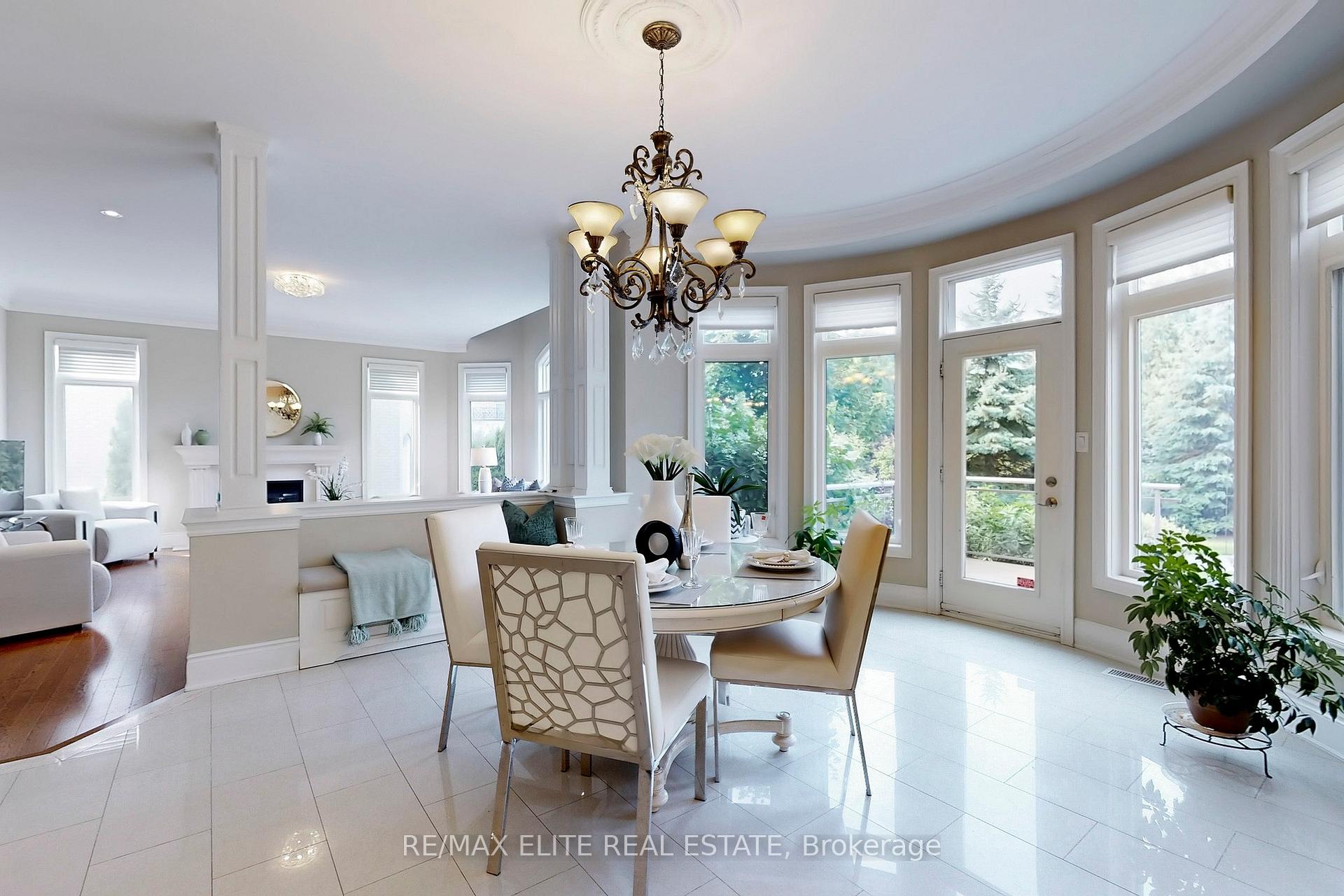 Photo 15 of 59 Carisbrooke Circle, Aurora, Bayview Southeast — HOMEH