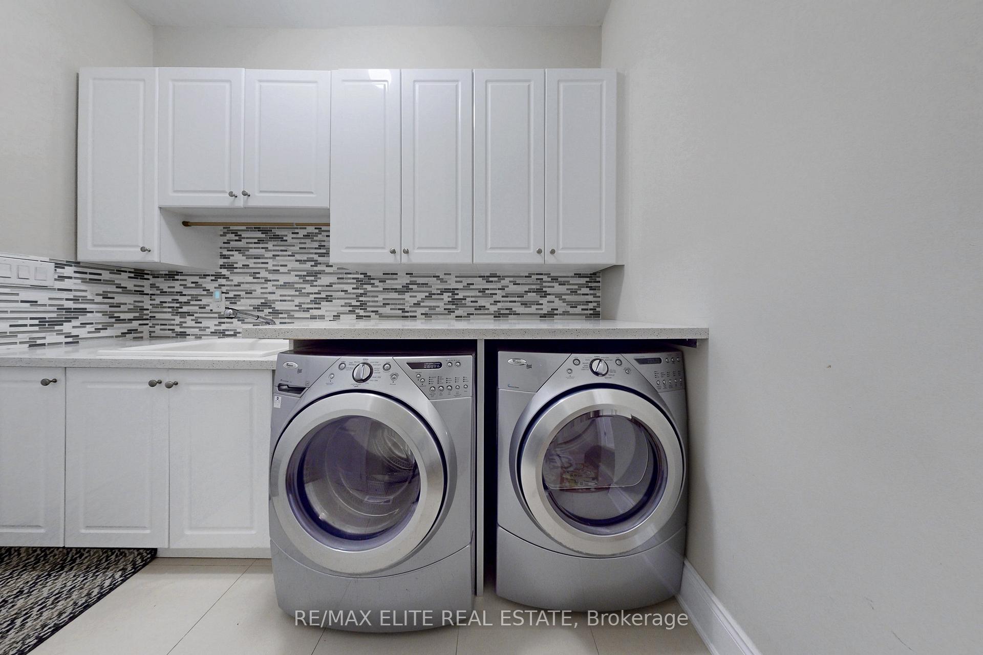 Photo 17 of 59 Carisbrooke Circle, Aurora, Bayview Southeast — HOMEH