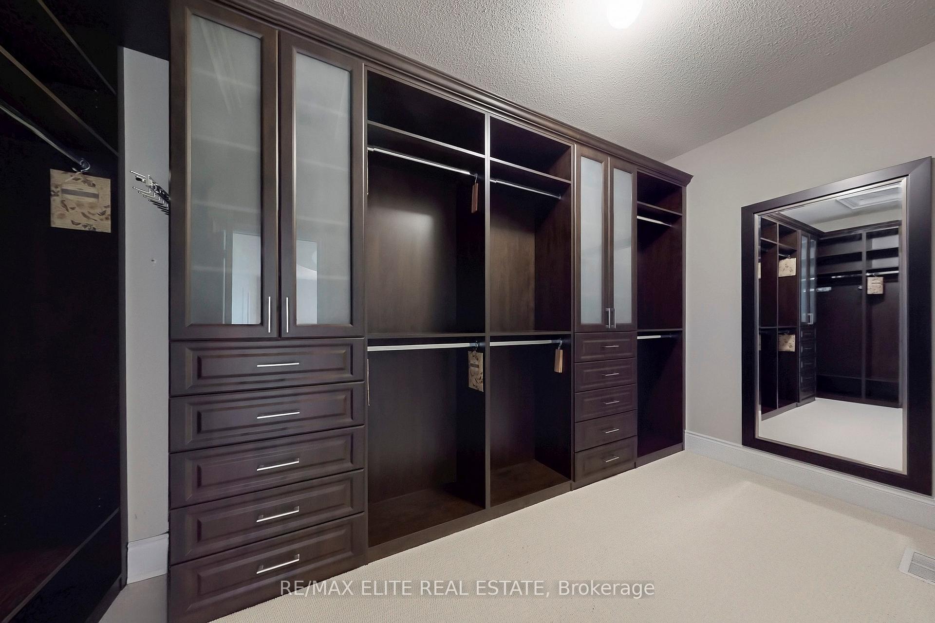 Photo 27 of 59 Carisbrooke Circle, Aurora, Bayview Southeast — HOMEH