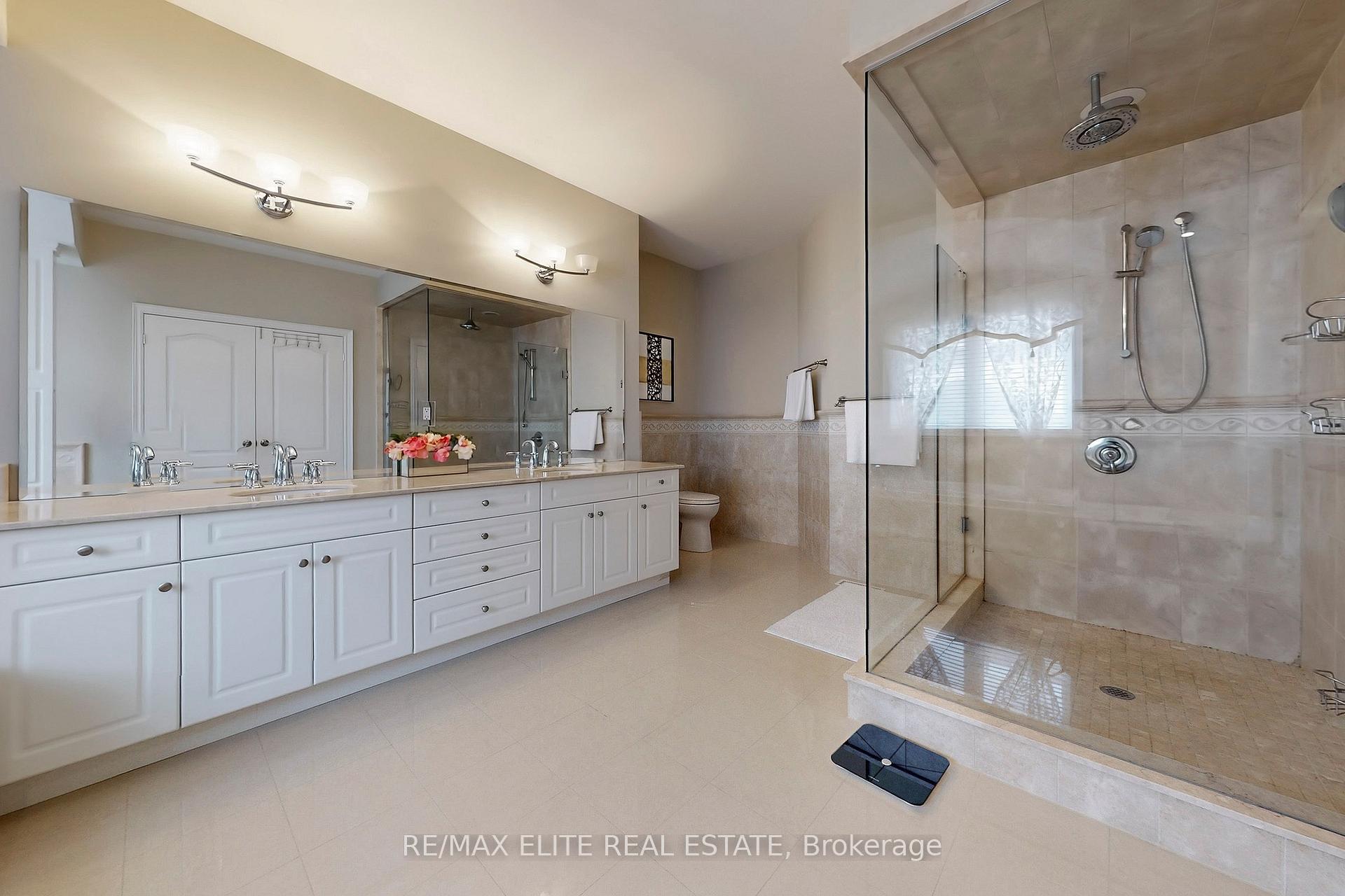 Photo 23 of 59 Carisbrooke Circle, Aurora, Bayview Southeast — HOMEH