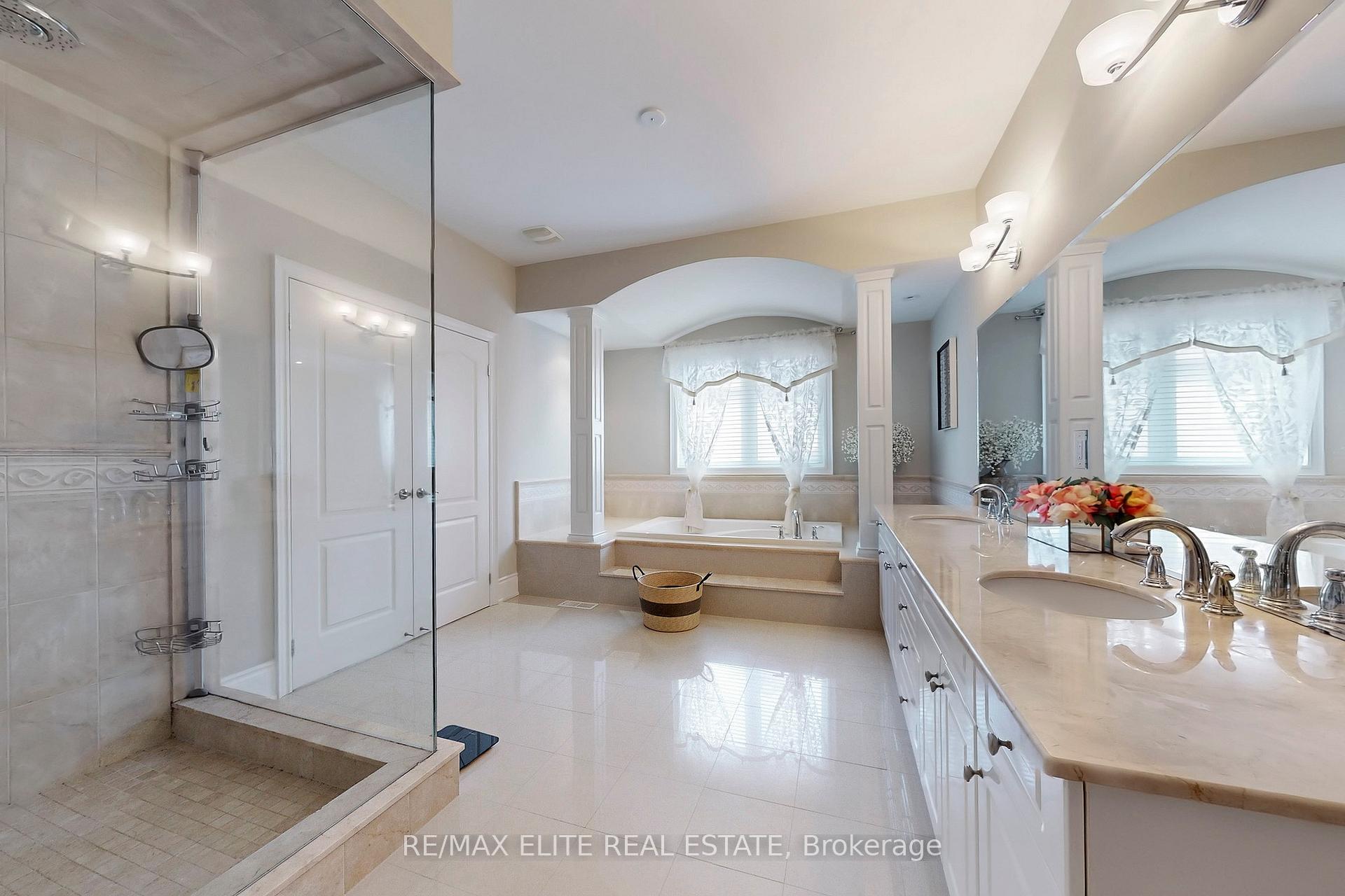 Photo 25 of 59 Carisbrooke Circle, Aurora, Bayview Southeast — HOMEH