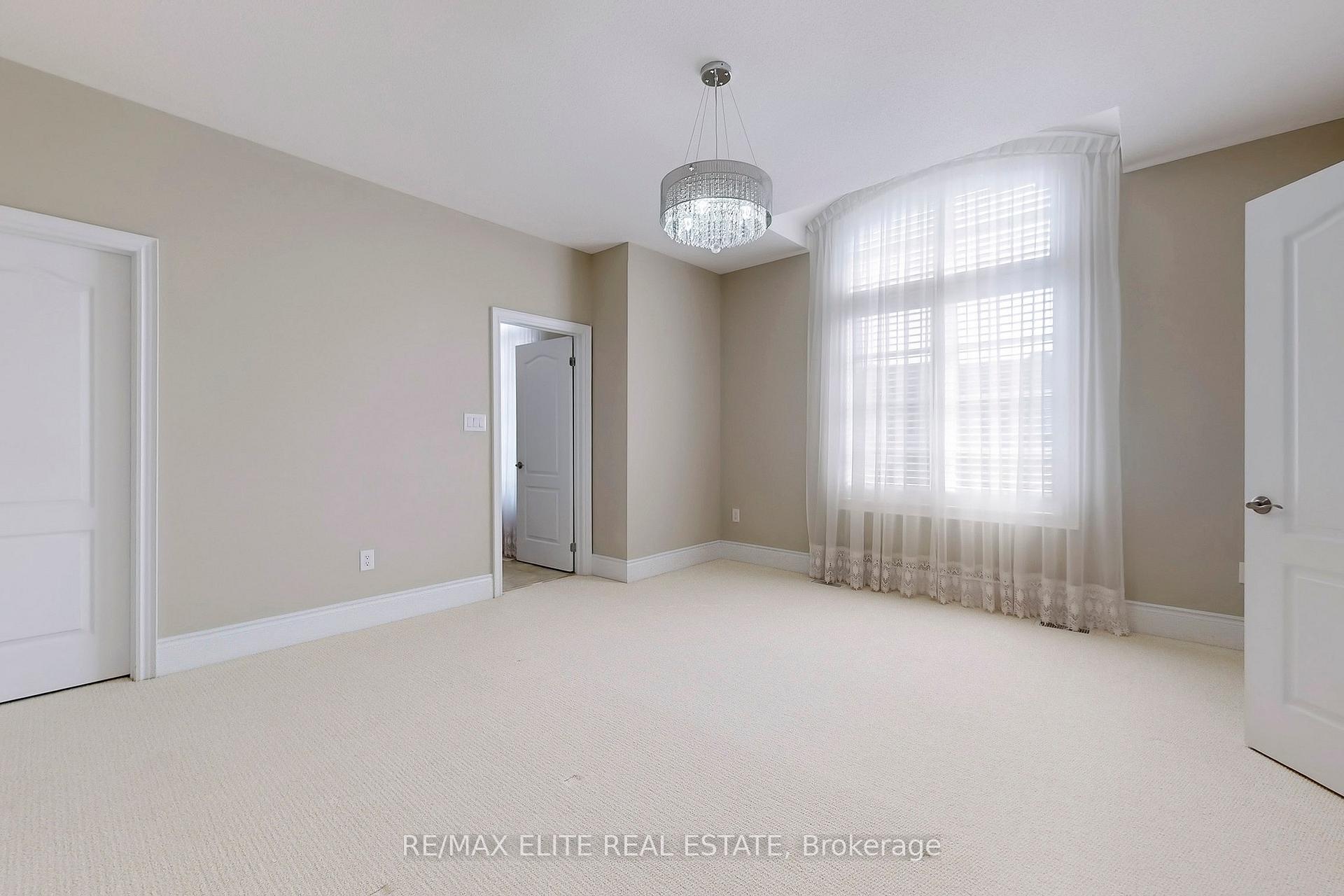 Photo 28 of 59 Carisbrooke Circle, Aurora, Bayview Southeast — HOMEH