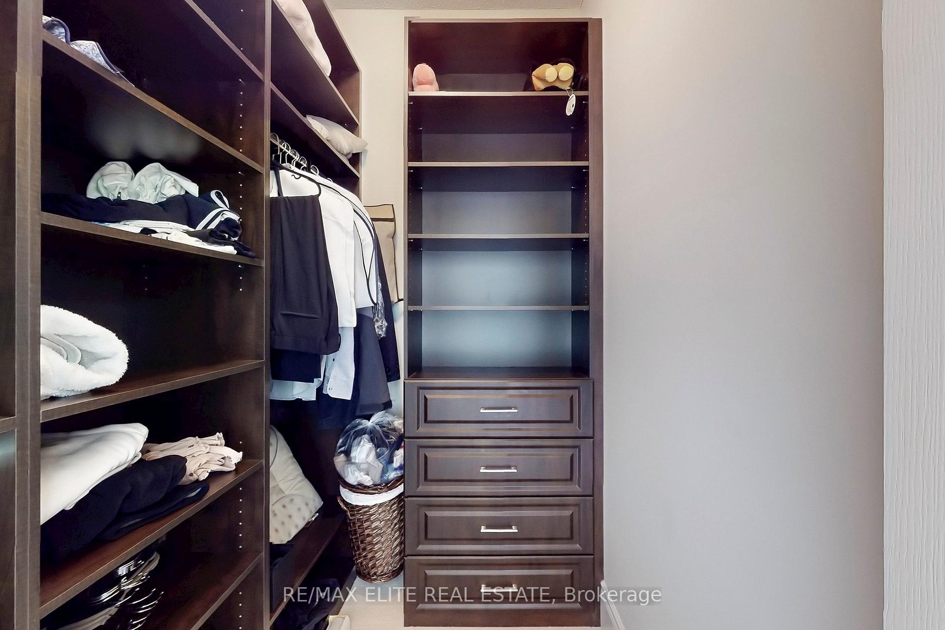 Photo 31 of 59 Carisbrooke Circle, Aurora, Bayview Southeast — HOMEH
