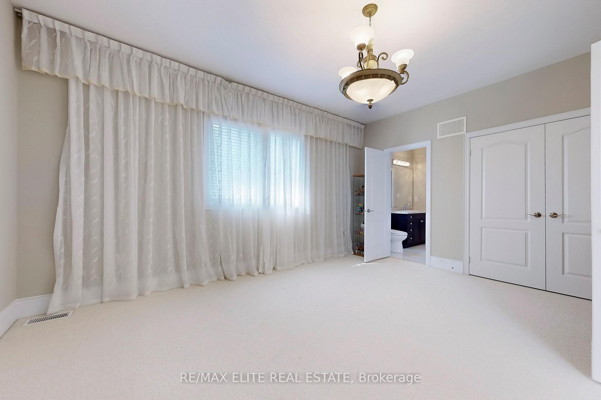 Photo 34 of 59 Carisbrooke Circle, Aurora, Bayview Southeast — HOMEH