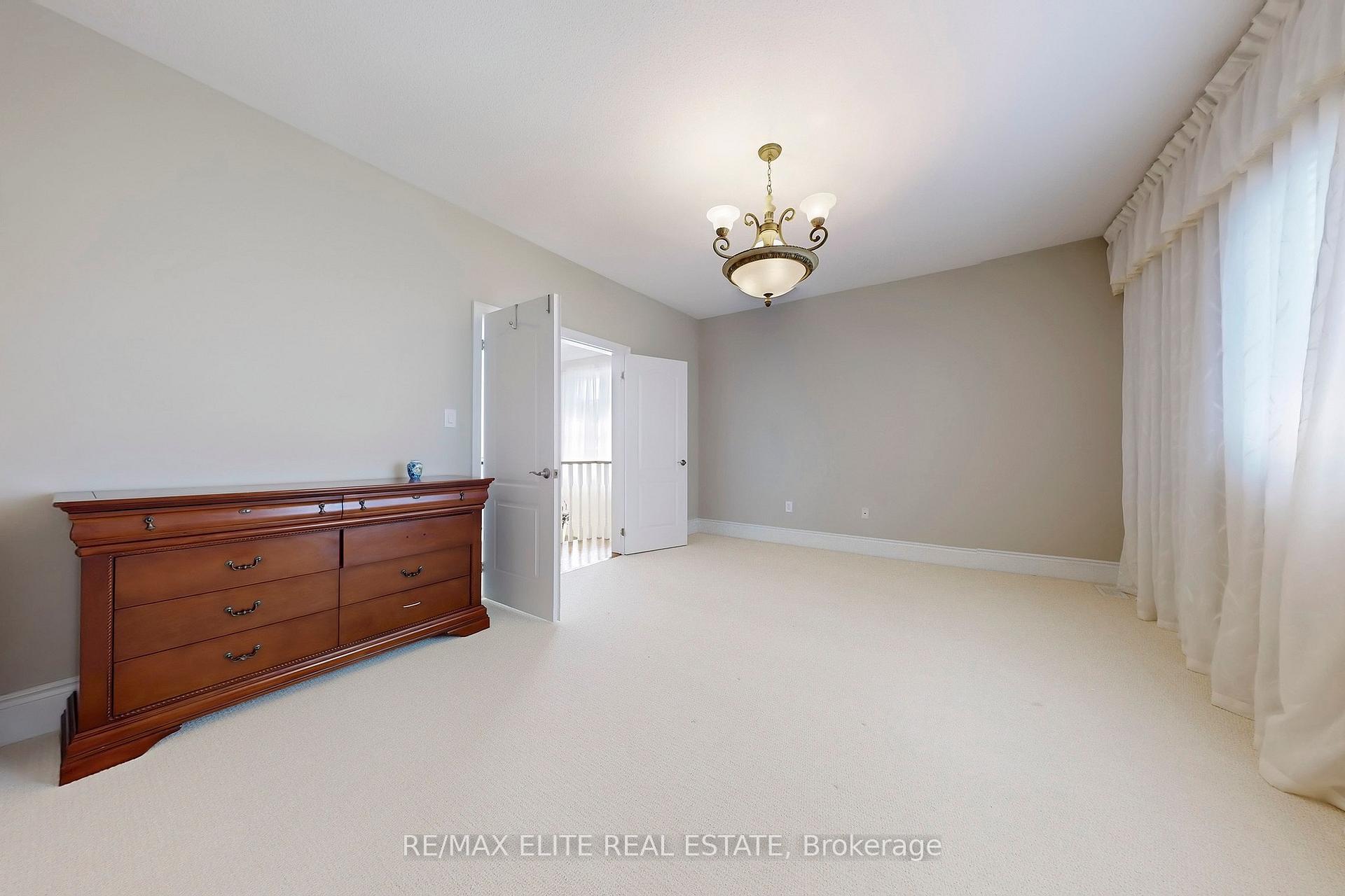 Photo 36 of 59 Carisbrooke Circle, Aurora, Bayview Southeast — HOMEH