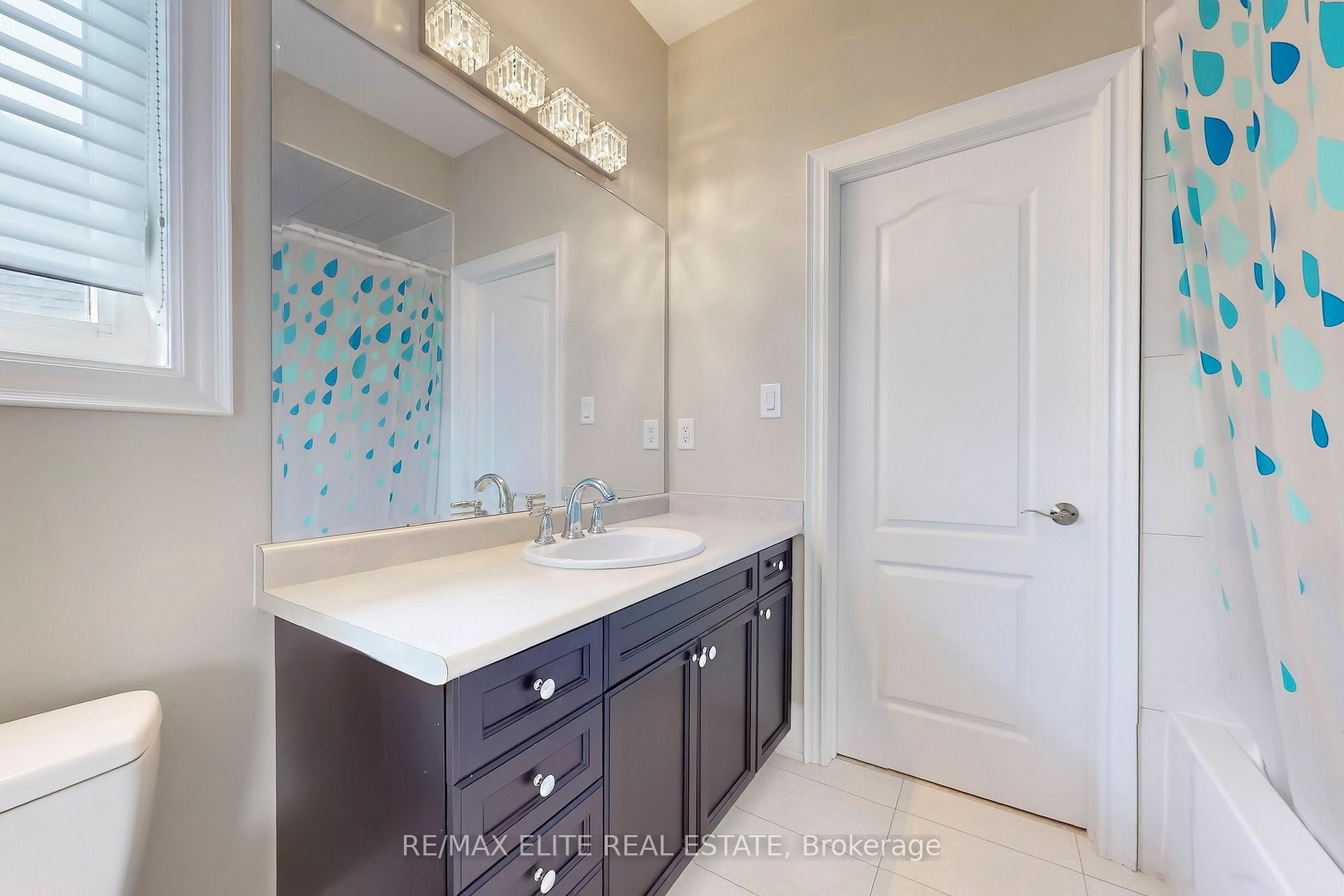 Photo 37 of 59 Carisbrooke Circle, Aurora, Bayview Southeast — HOMEH