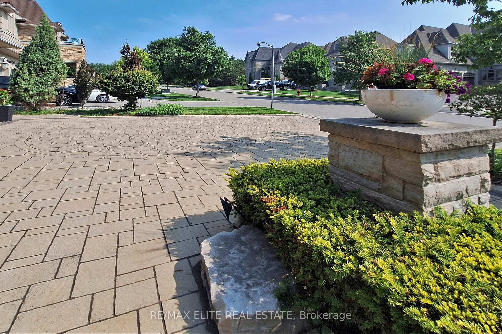 Photo 43 of 59 Carisbrooke Circle, Aurora, Bayview Southeast — HOMEH