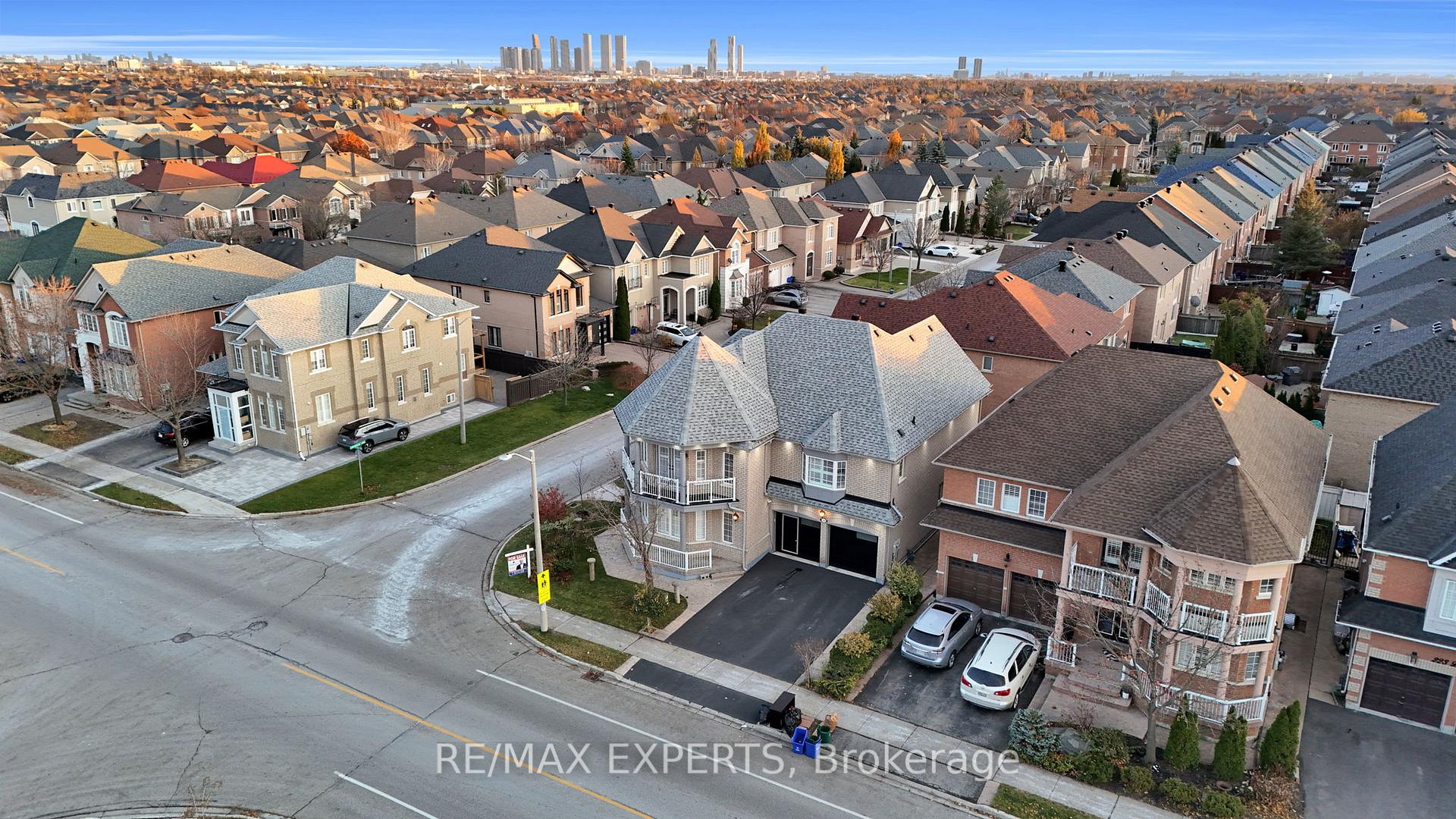 Photo 4 of 211 Davos Road, Vaughan, Vellore Village — HOMEH
