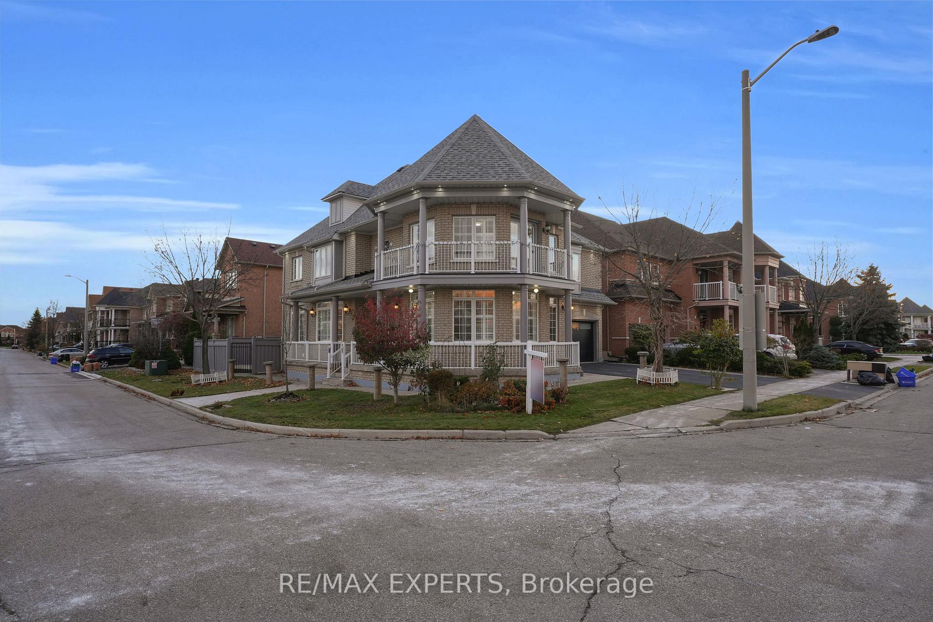 Photo 6 of 211 Davos Road, Vaughan, Vellore Village — HOMEH