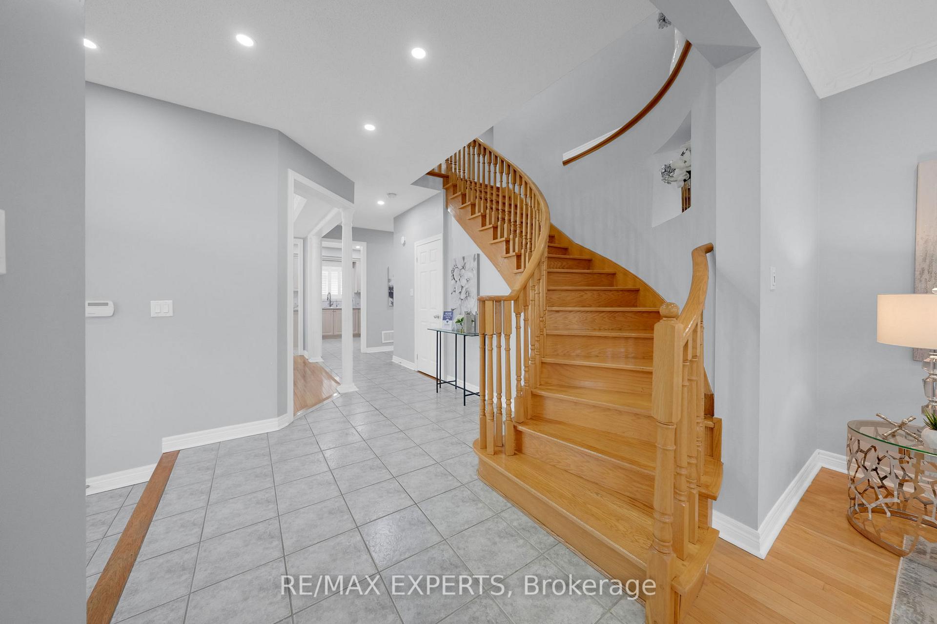 Photo 11 of 211 Davos Road, Vaughan, Vellore Village — HOMEH