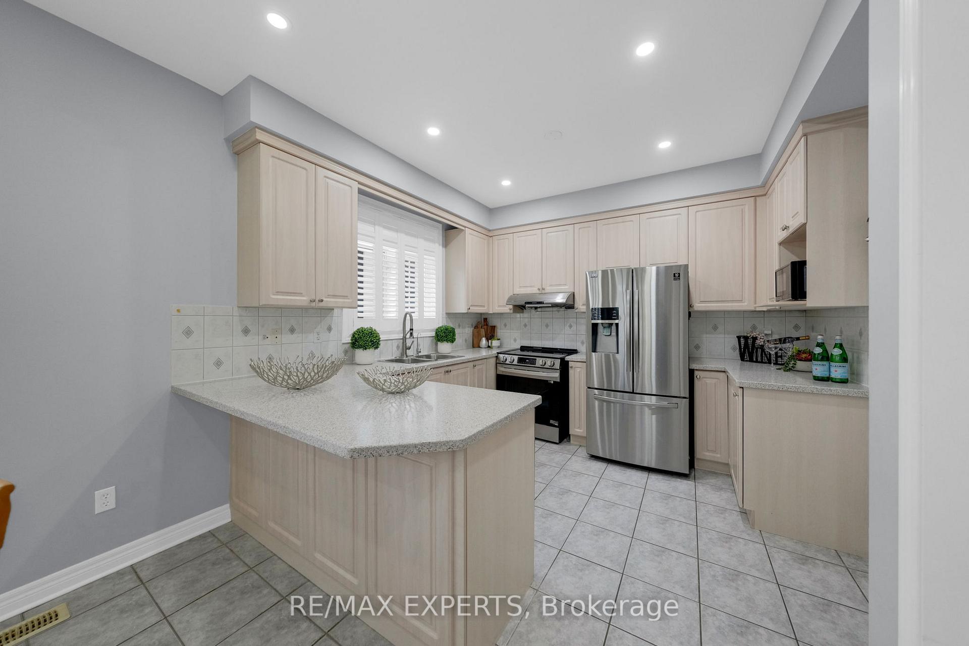 Photo 14 of 211 Davos Road, Vaughan, Vellore Village — HOMEH