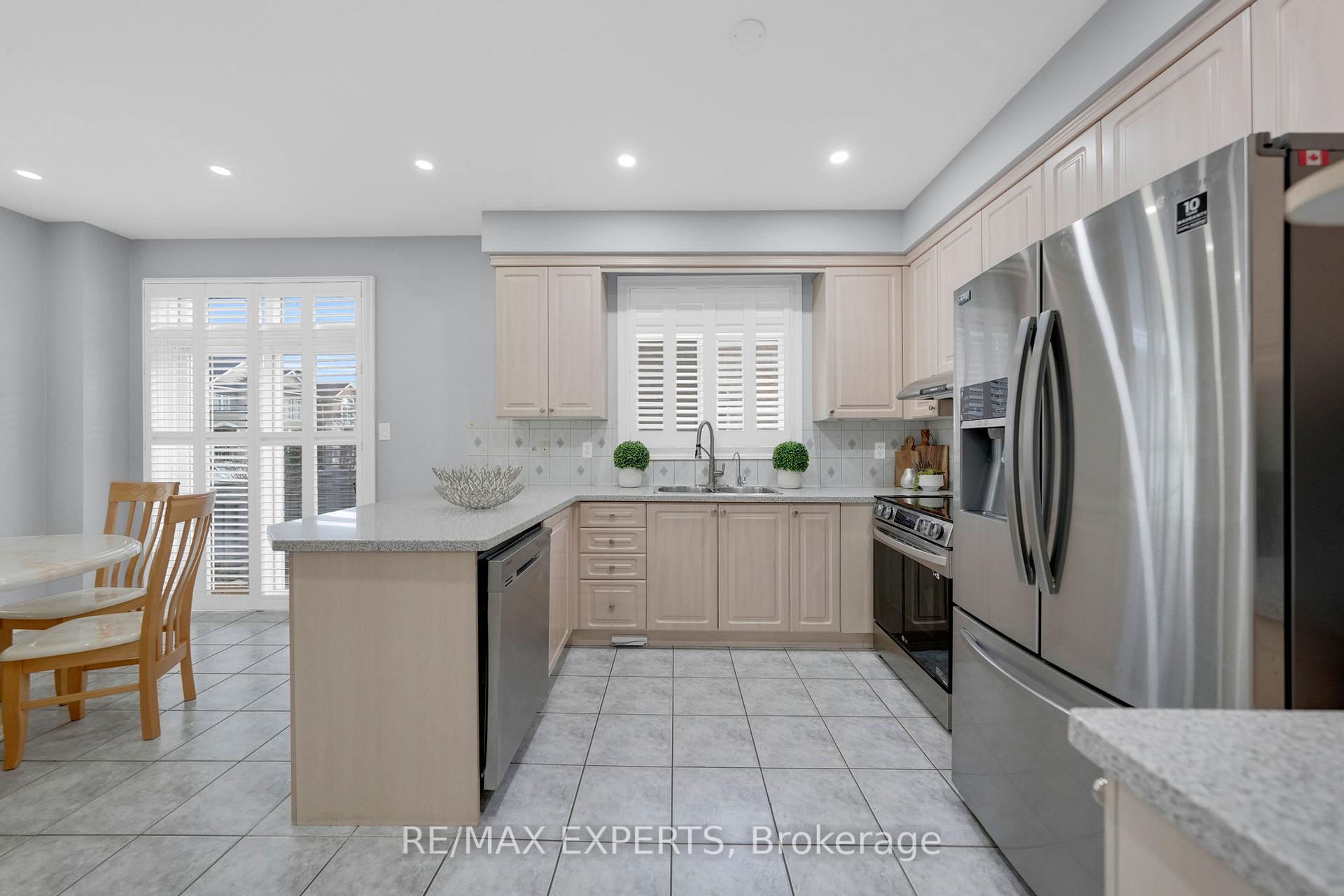 Photo 15 of 211 Davos Road, Vaughan, Vellore Village — HOMEH