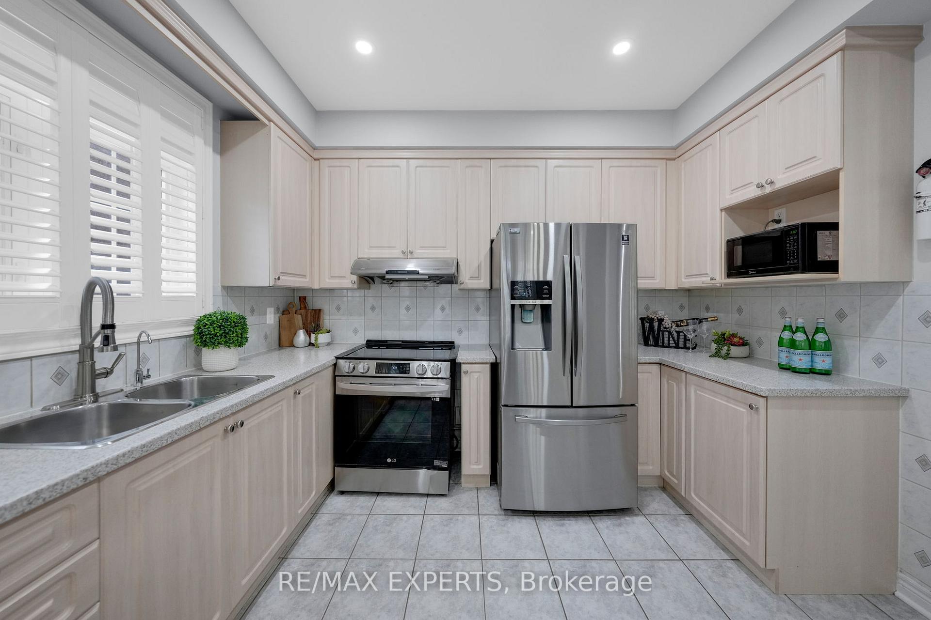 Photo 16 of 211 Davos Road, Vaughan, Vellore Village — HOMEH