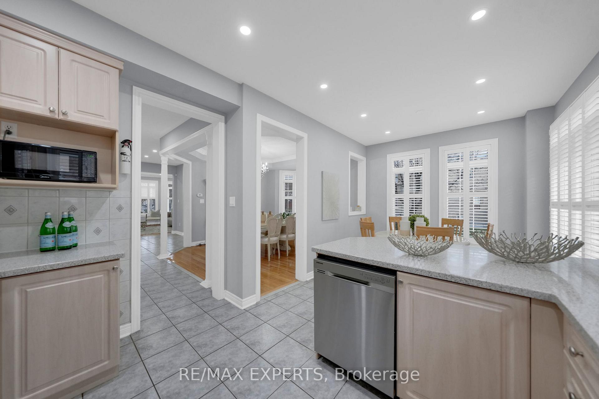 Photo 17 of 211 Davos Road, Vaughan, Vellore Village — HOMEH