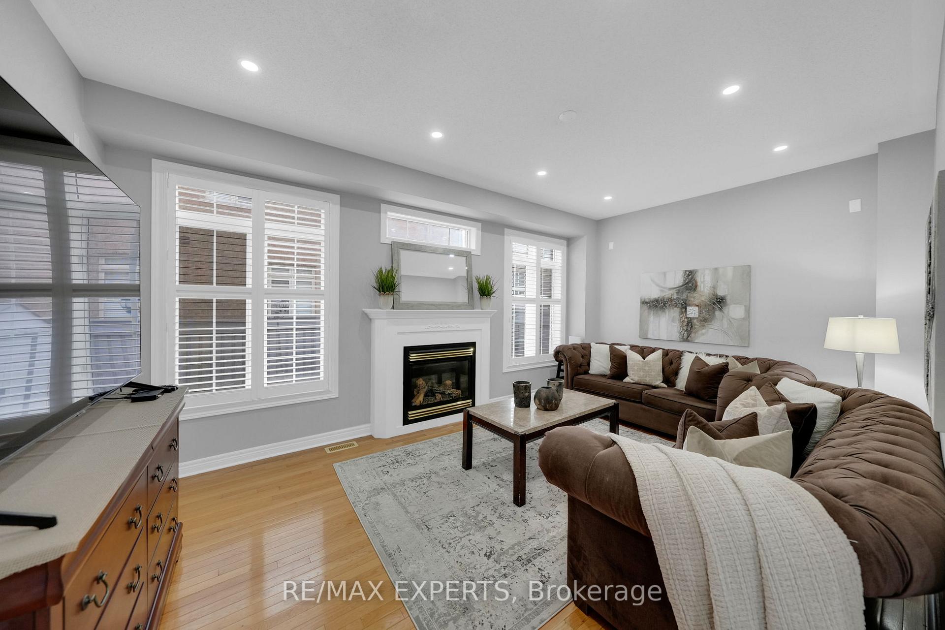 Photo 19 of 211 Davos Road, Vaughan, Vellore Village — HOMEH