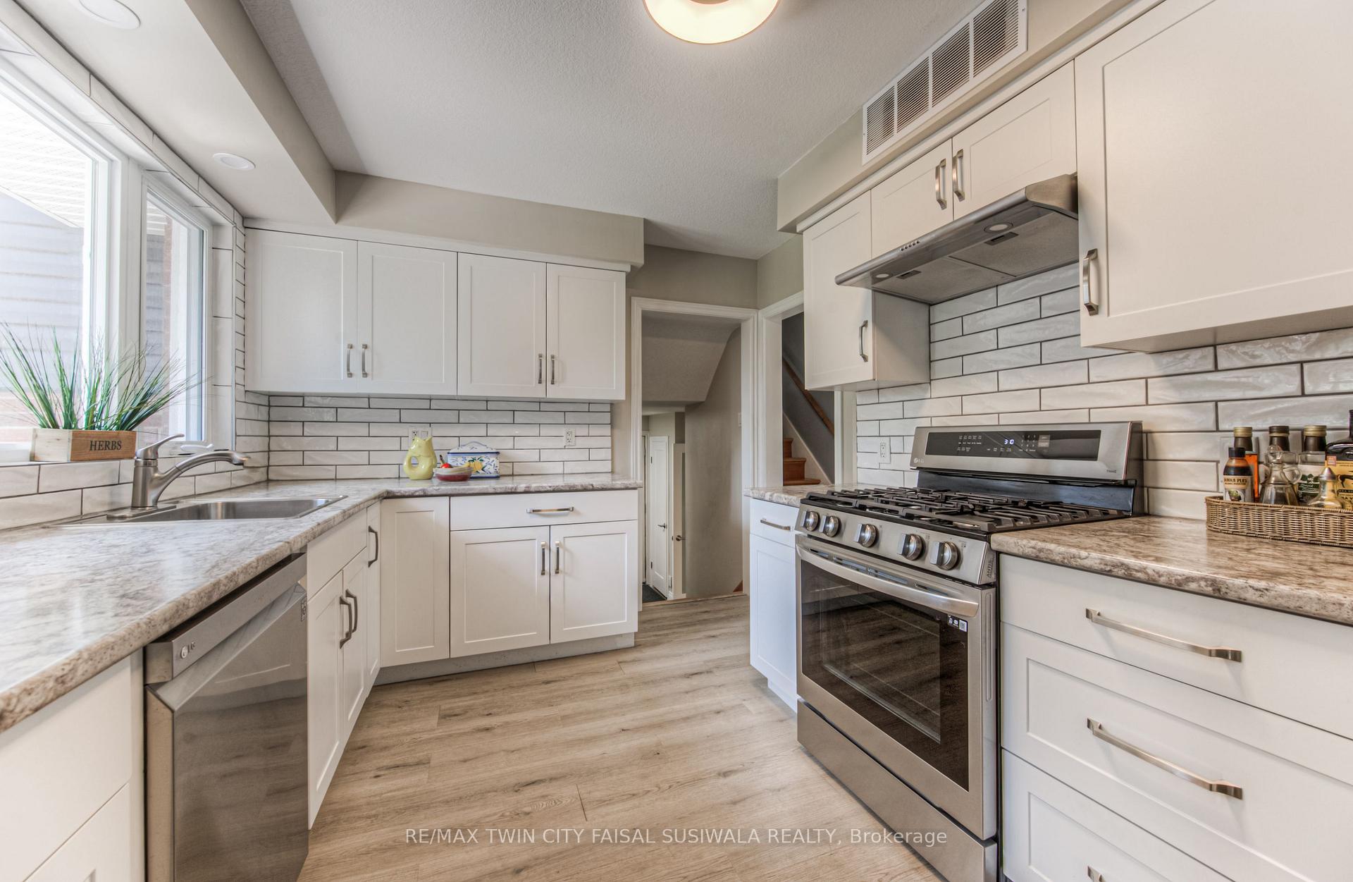 Photo 19 of 85 Braeside Avenue, Waterloo — HOMEH