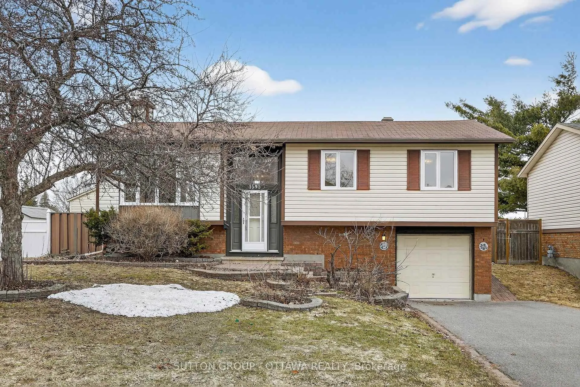 Photo 3 of 1595 Schouten Drive, Ottawa, Bilberry Creek/Queenswood Heights — HOMEH