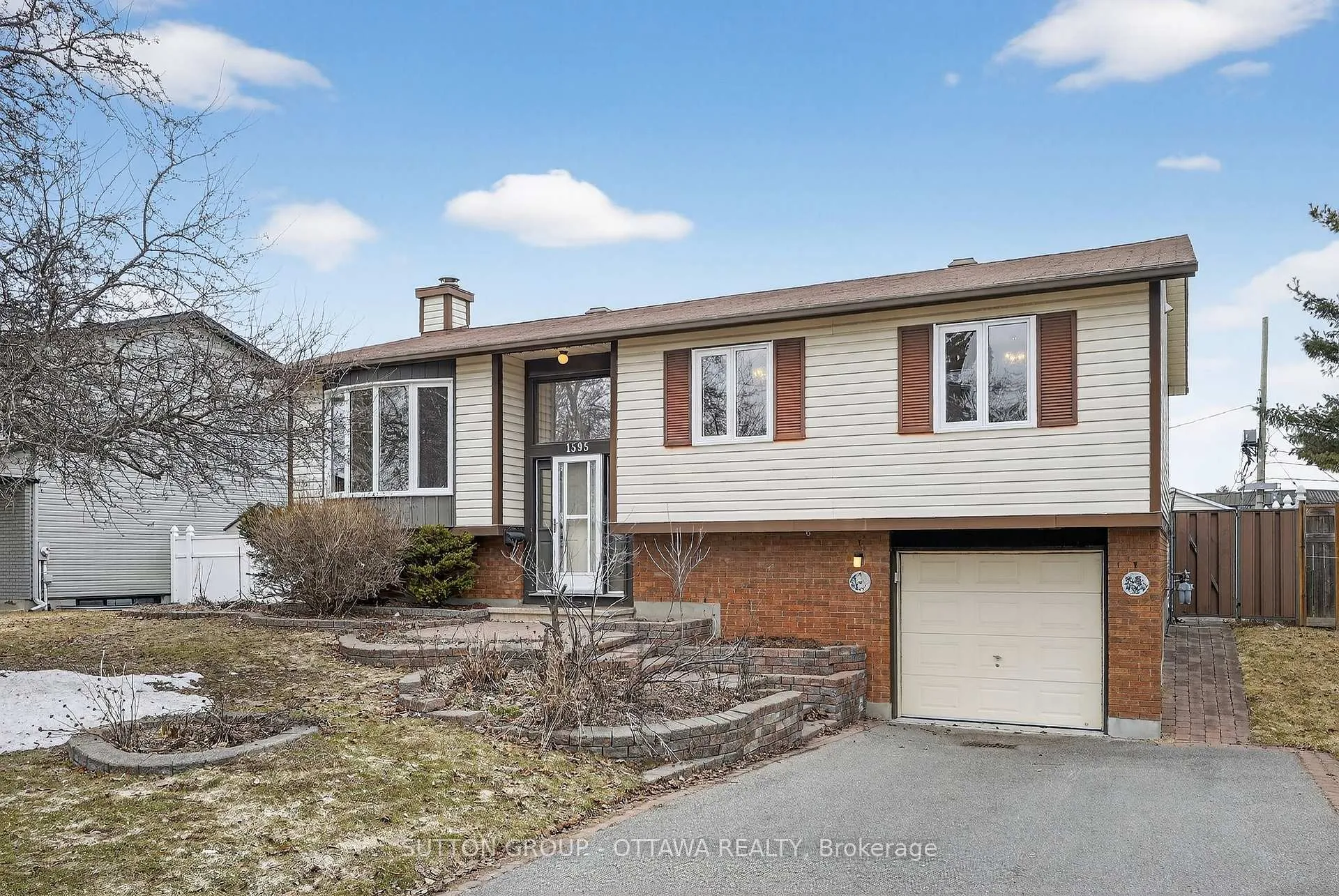 Photo 4 of 1595 Schouten Drive, Ottawa, Bilberry Creek/Queenswood Heights — HOMEH