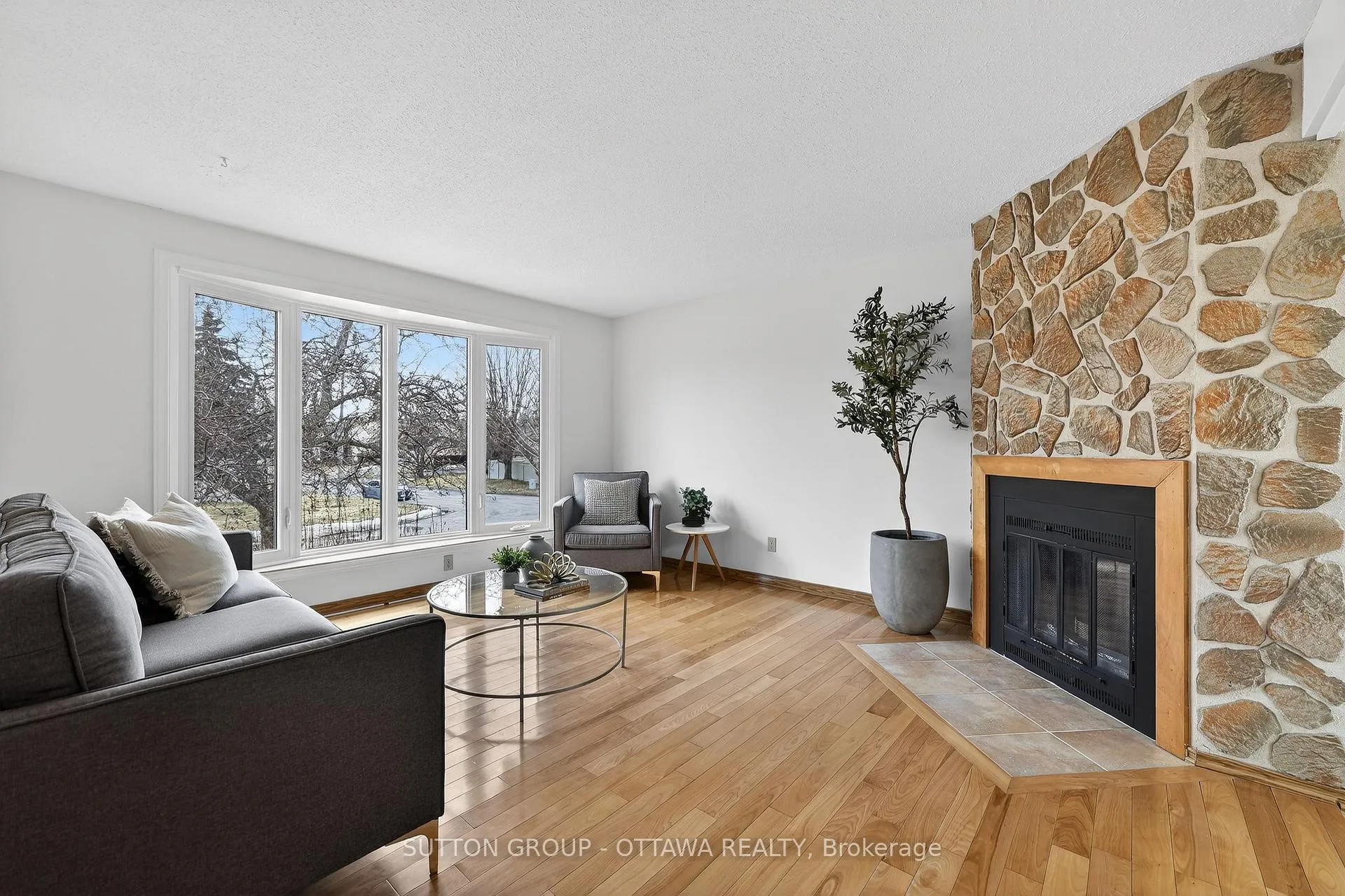 Photo 7 of 1595 Schouten Drive, Ottawa, Bilberry Creek/Queenswood Heights — HOMEH