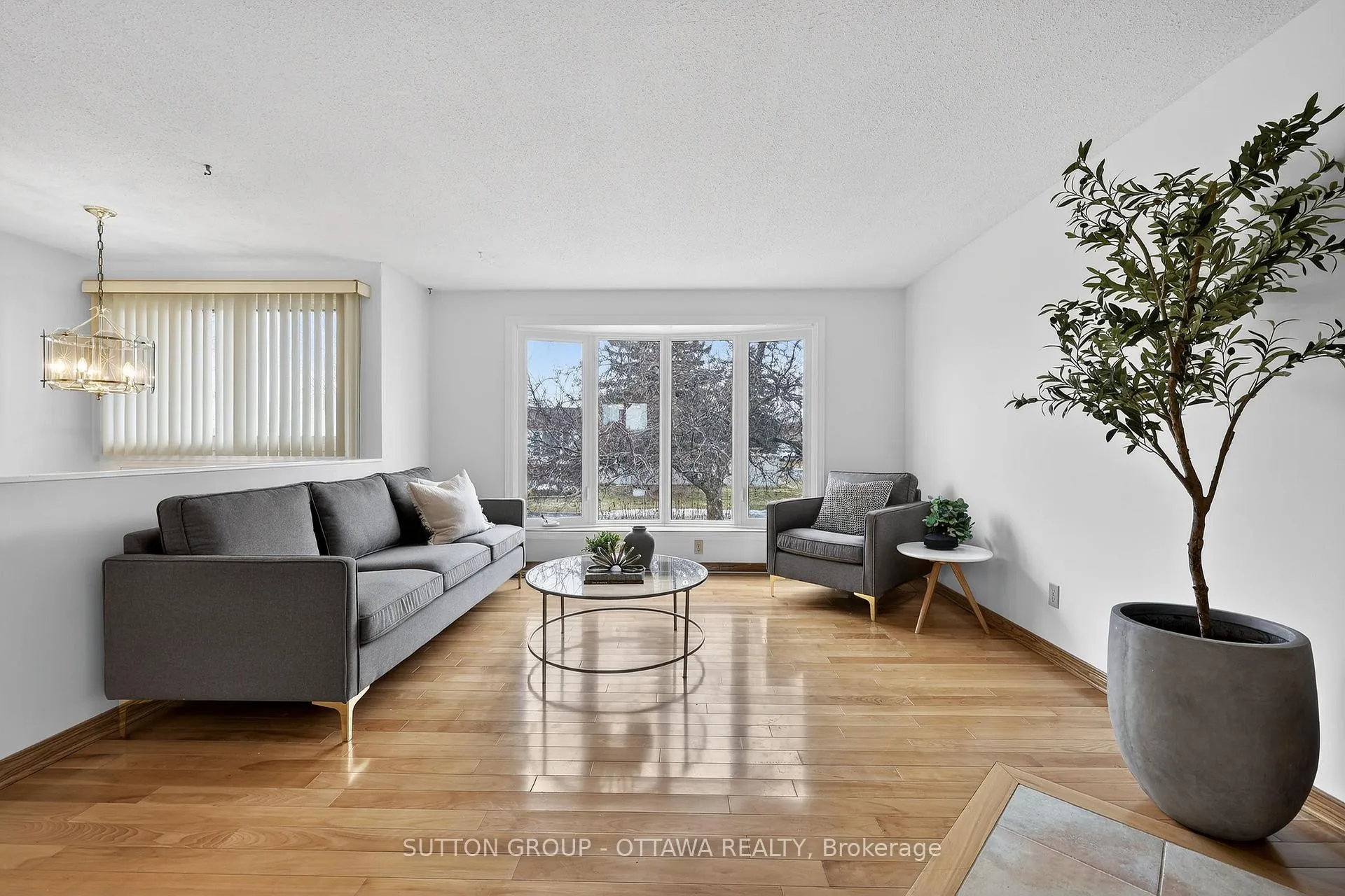 Photo 8 of 1595 Schouten Drive, Ottawa, Bilberry Creek/Queenswood Heights — HOMEH