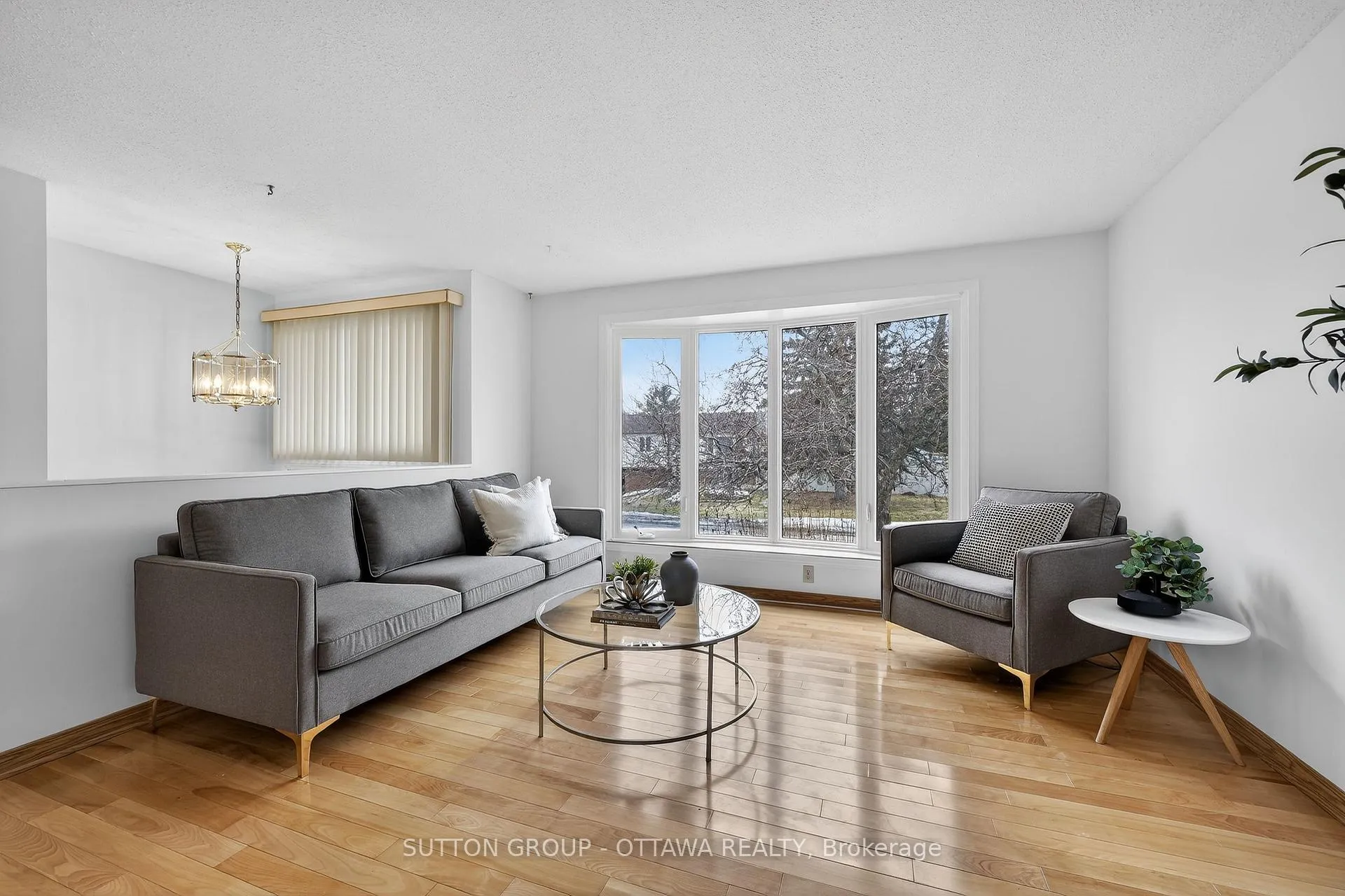 Photo 9 of 1595 Schouten Drive, Ottawa, Bilberry Creek/Queenswood Heights — HOMEH