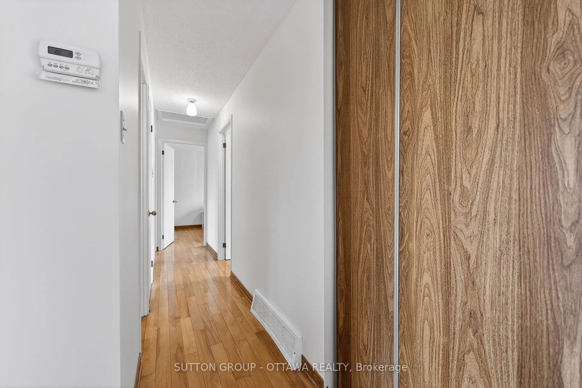 Photo 19 of 1595 Schouten Drive, Ottawa, Bilberry Creek/Queenswood Heights — HOMEH