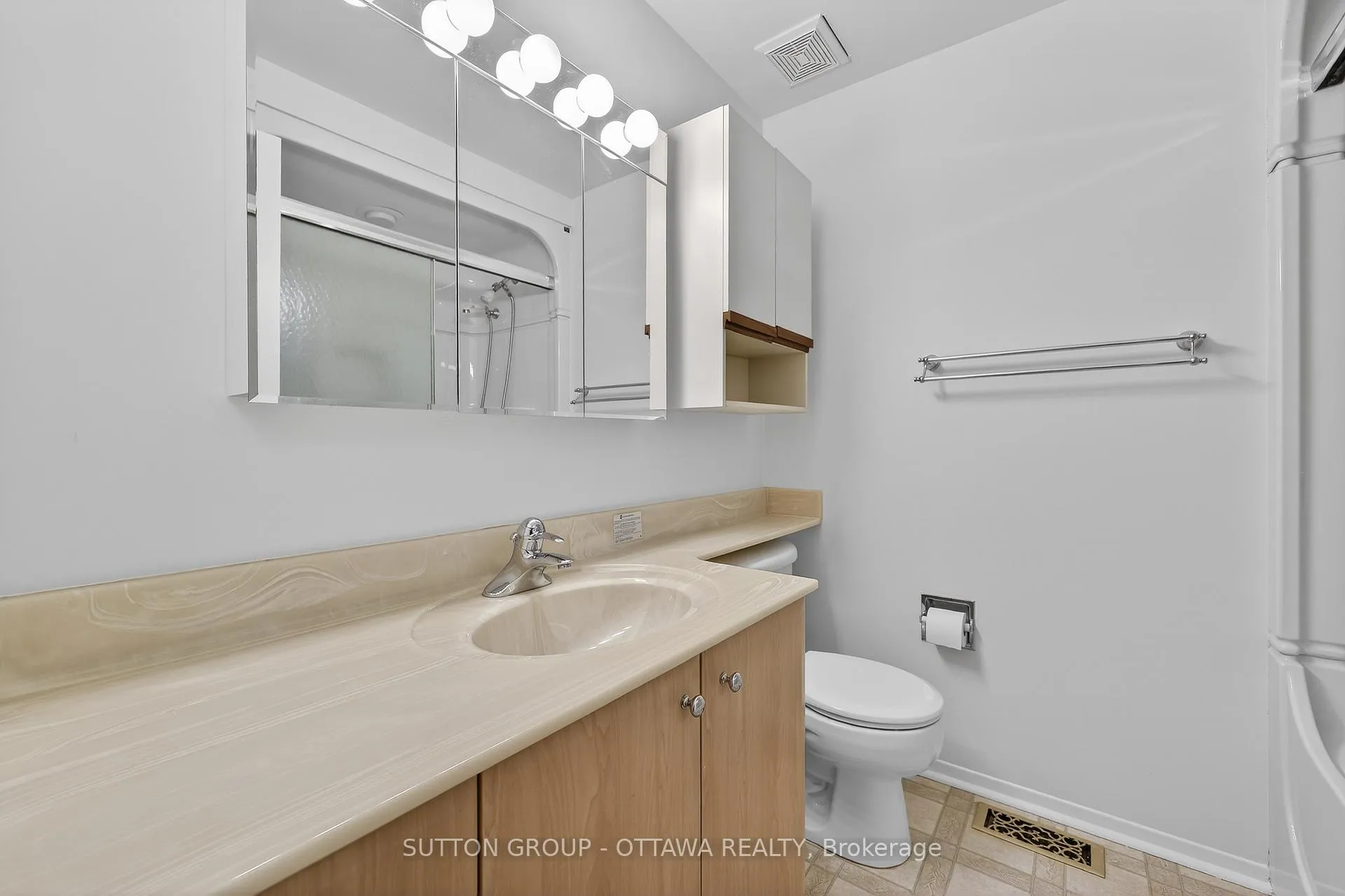 Photo 20 of 1595 Schouten Drive, Ottawa, Bilberry Creek/Queenswood Heights — HOMEH