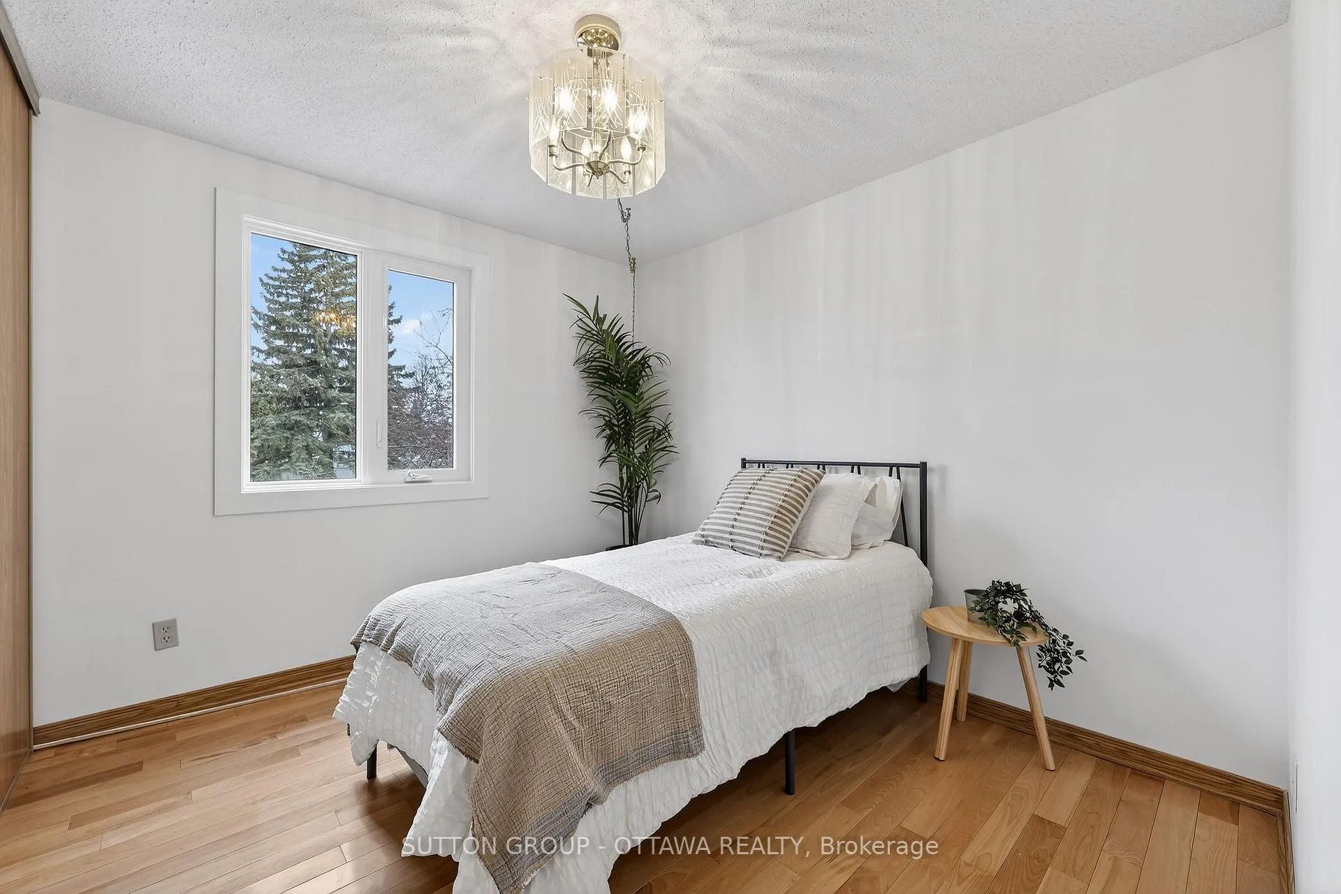 Photo 22 of 1595 Schouten Drive, Ottawa, Bilberry Creek/Queenswood Heights — HOMEH