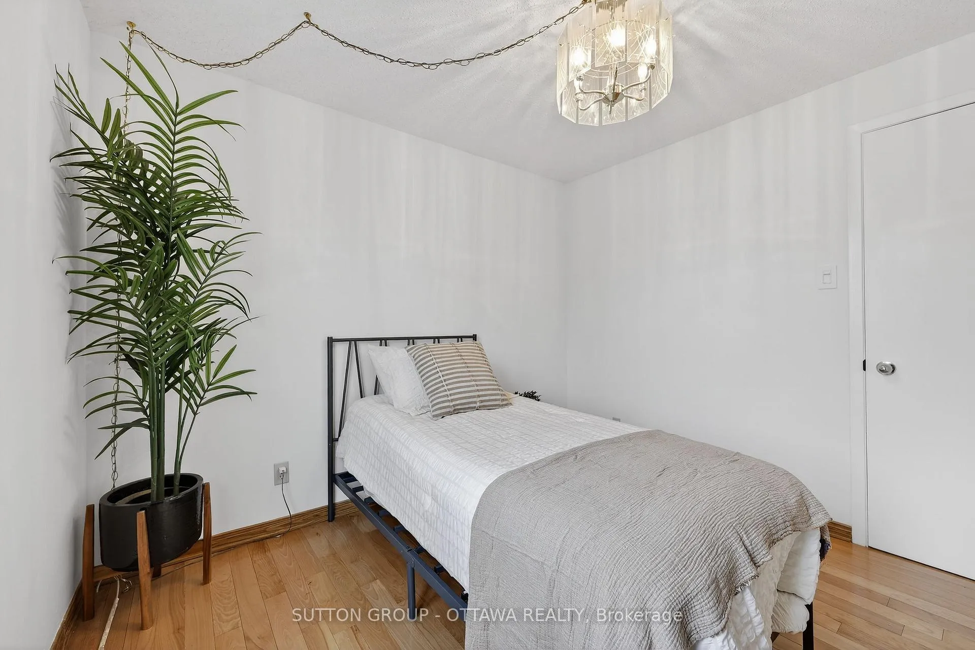 Photo 24 of 1595 Schouten Drive, Ottawa, Bilberry Creek/Queenswood Heights — HOMEH