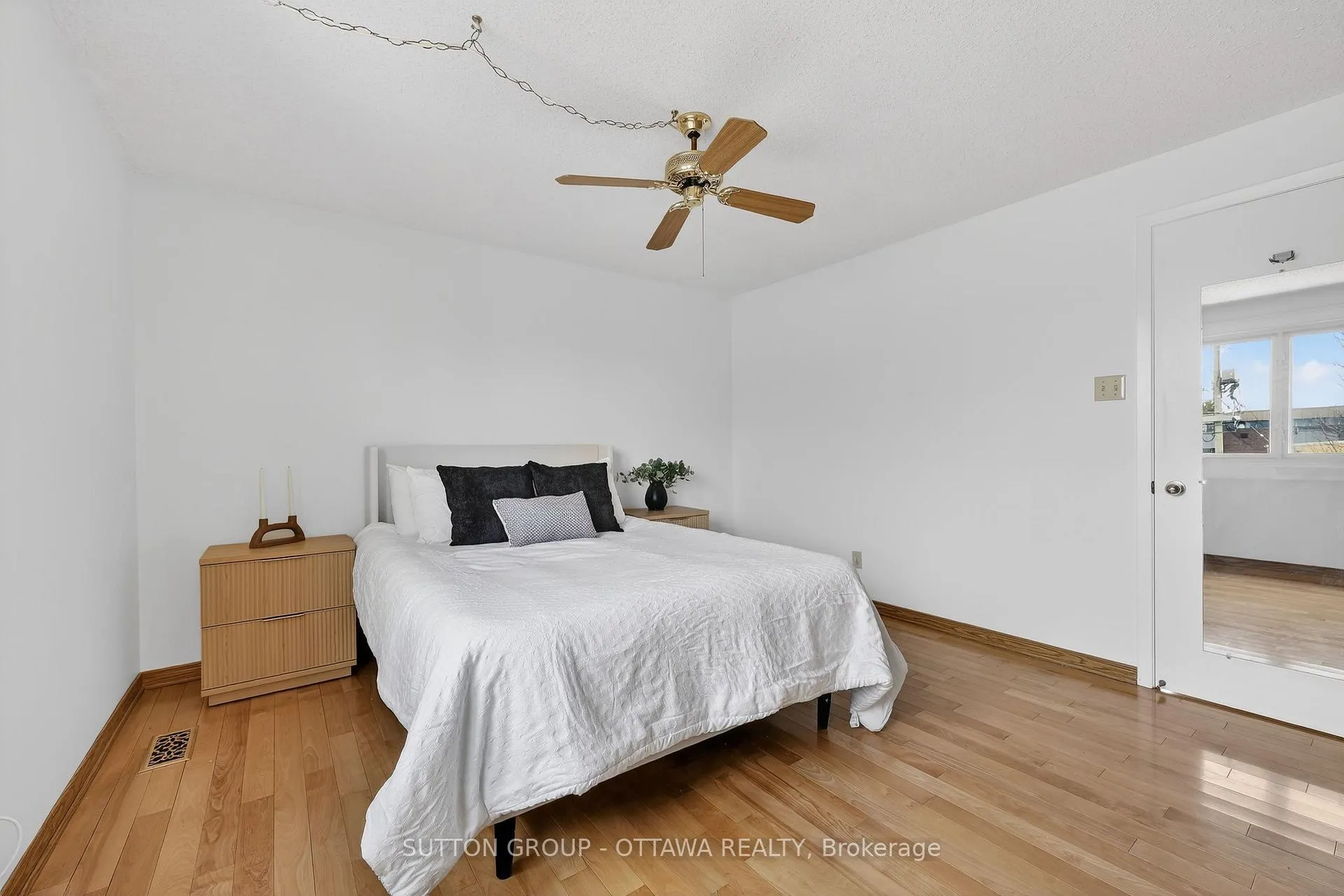 Photo 28 of 1595 Schouten Drive, Ottawa, Bilberry Creek/Queenswood Heights — HOMEH