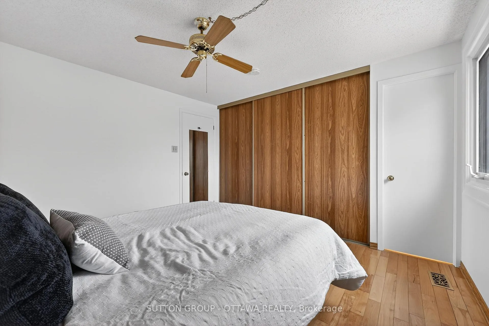 Photo 29 of 1595 Schouten Drive, Ottawa, Bilberry Creek/Queenswood Heights — HOMEH