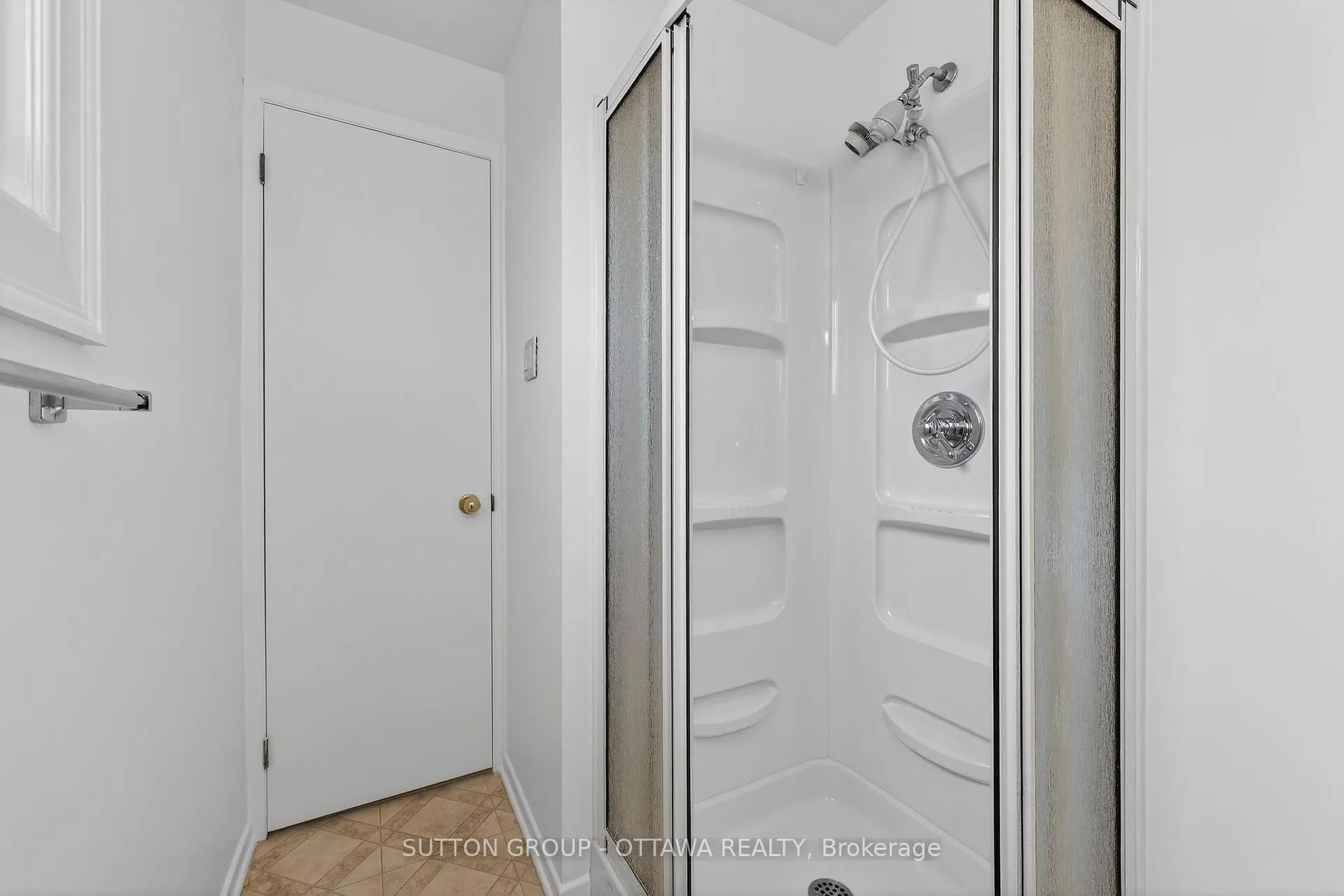 Photo 31 of 1595 Schouten Drive, Ottawa, Bilberry Creek/Queenswood Heights — HOMEH