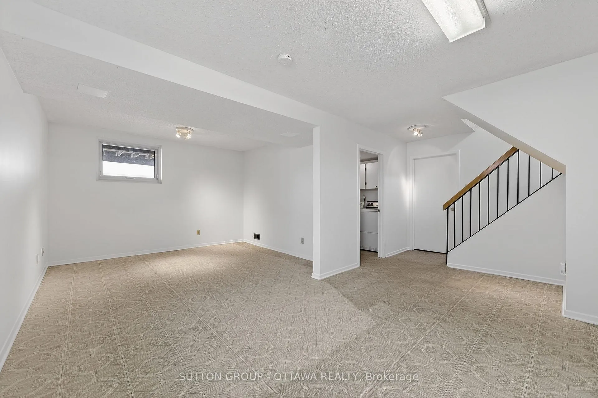 Photo 34 of 1595 Schouten Drive, Ottawa, Bilberry Creek/Queenswood Heights — HOMEH