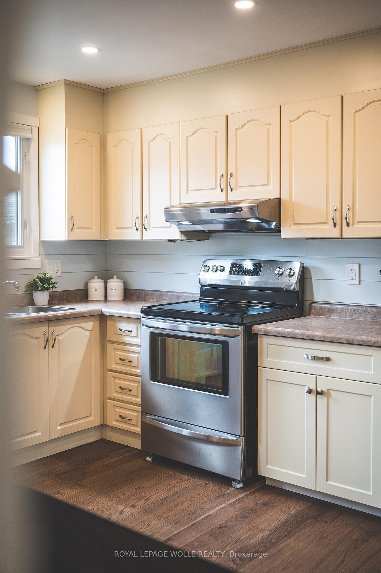 Photo 12 of 409 Kane Drive, Waterloo — HOMEH