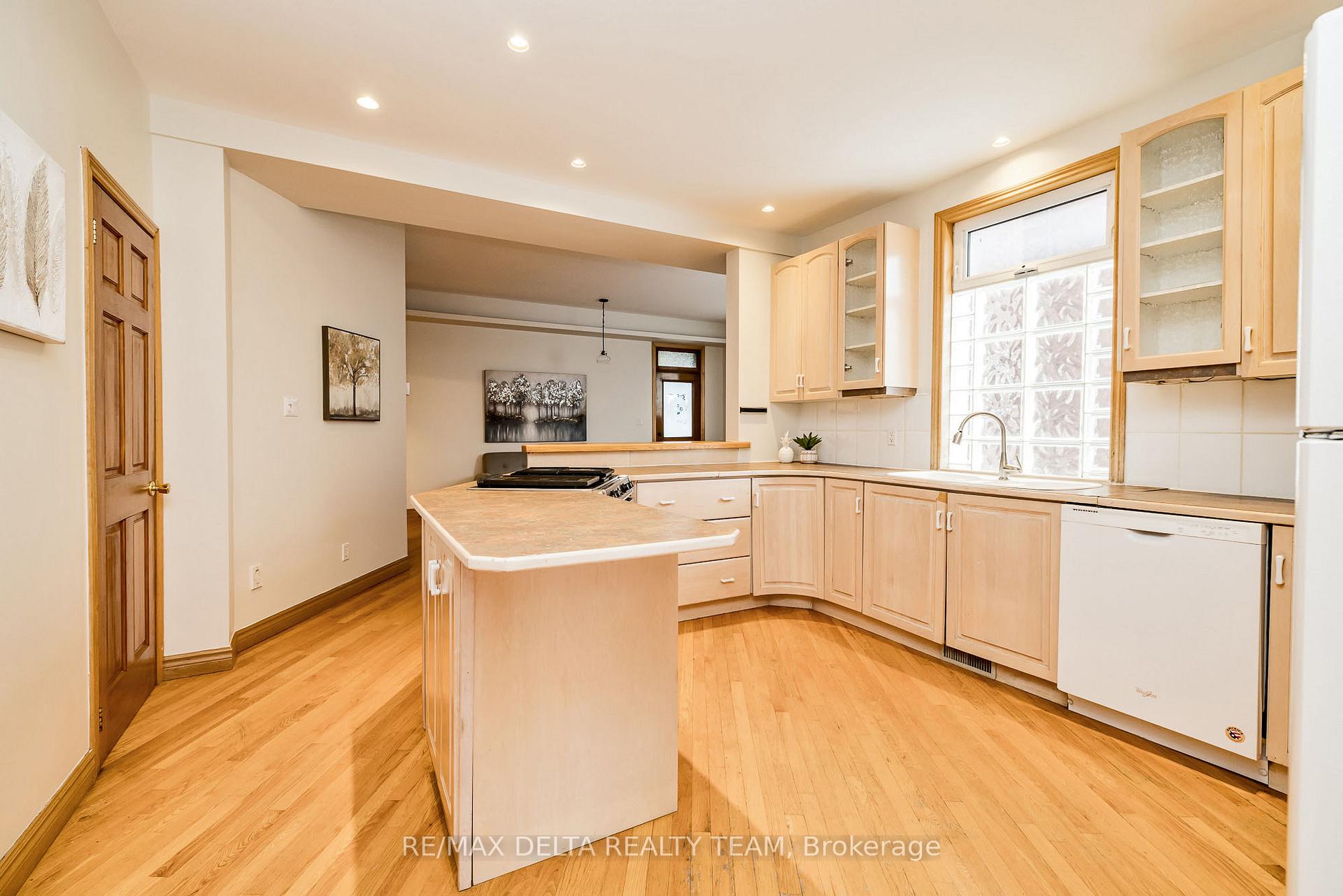 Photo 9 of 90 Spruce Street, Ottawa, West Centre Town — HOMEH