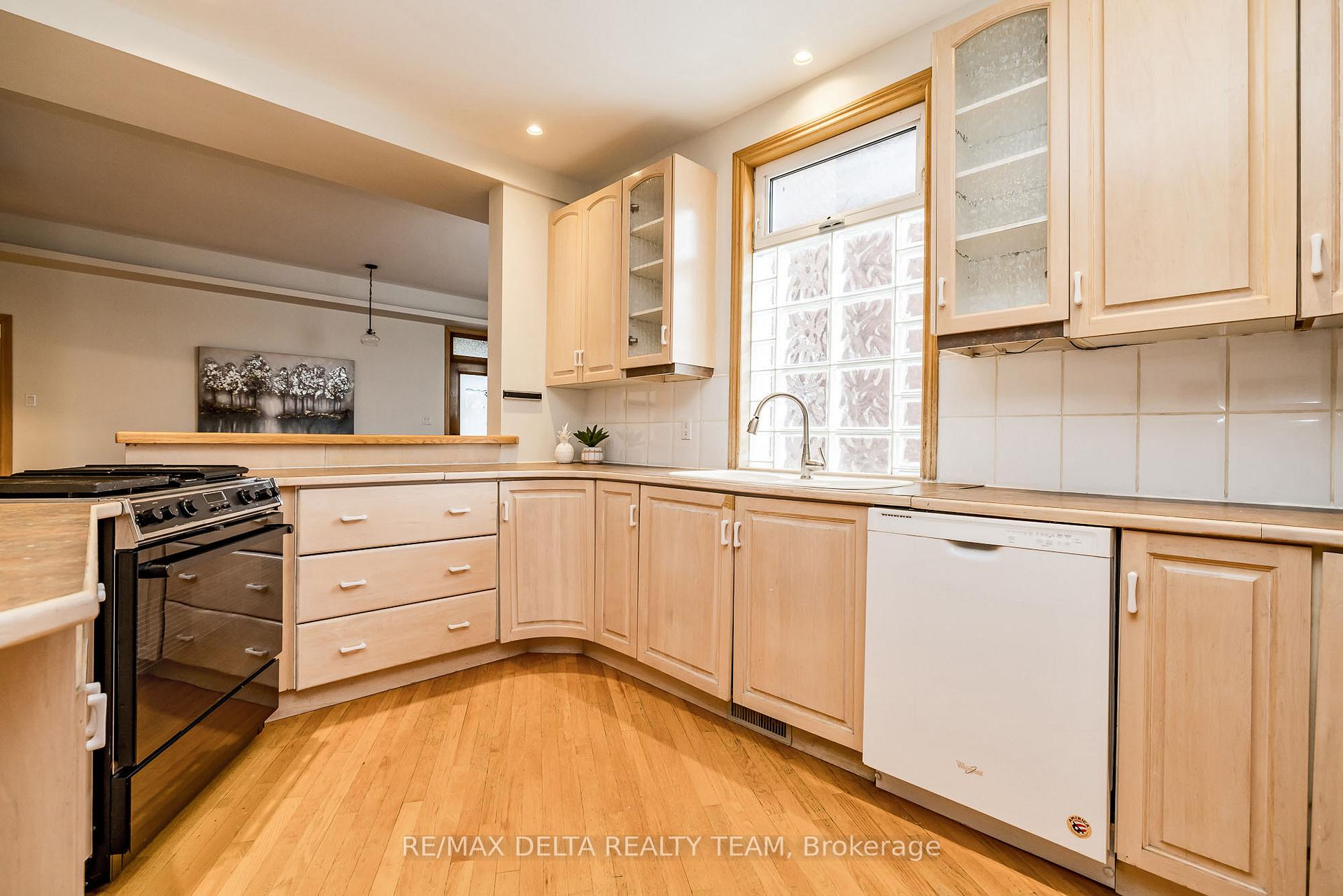 Photo 10 of 90 Spruce Street, Ottawa, West Centre Town — HOMEH