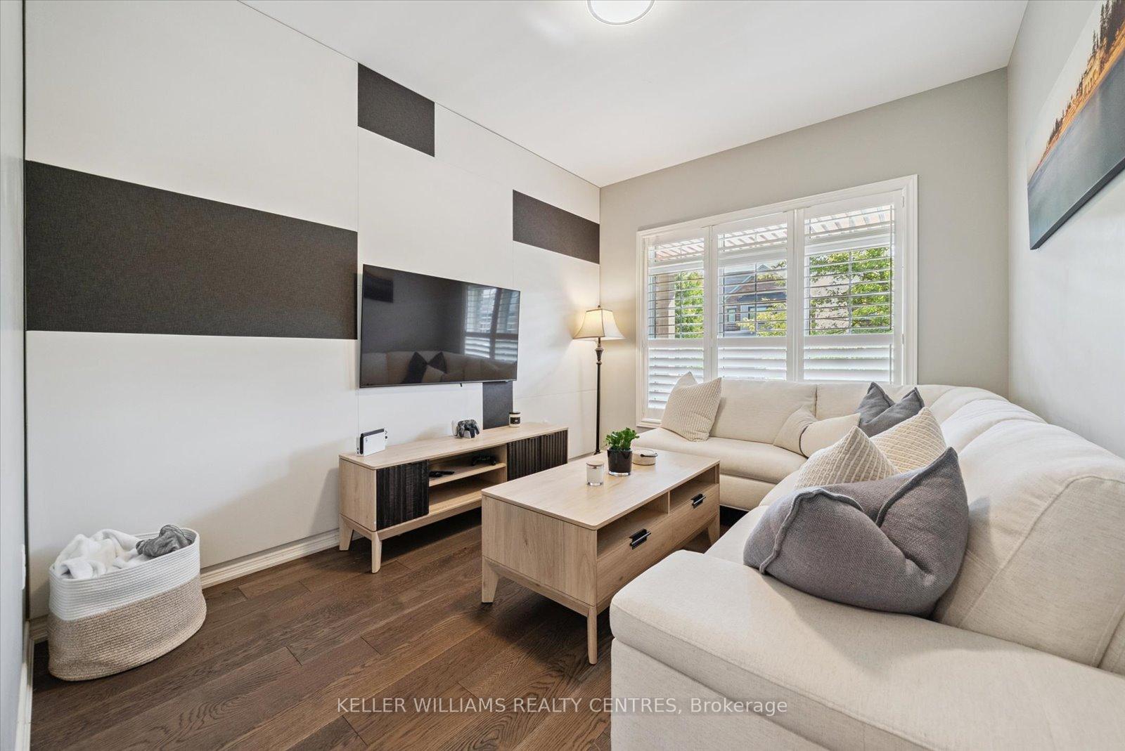 Photo 3 of 72 Pointon Street, Aurora, Bayview Northeast — HOMEH