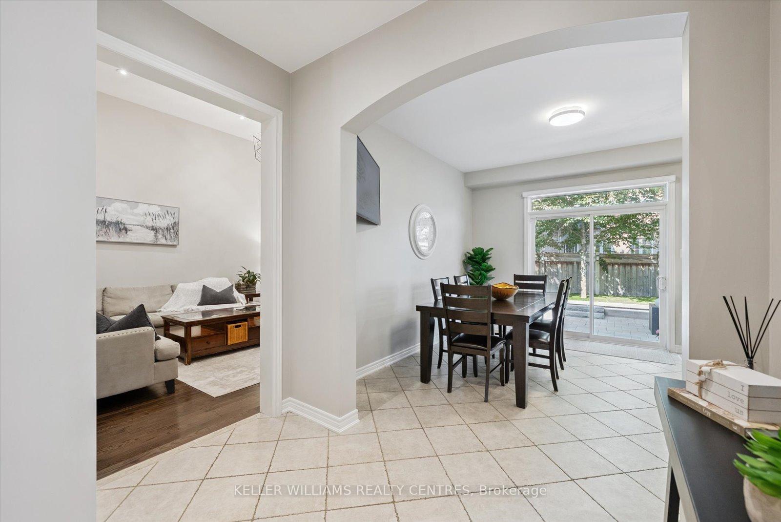 Photo 10 of 72 Pointon Street, Aurora, Bayview Northeast — HOMEH