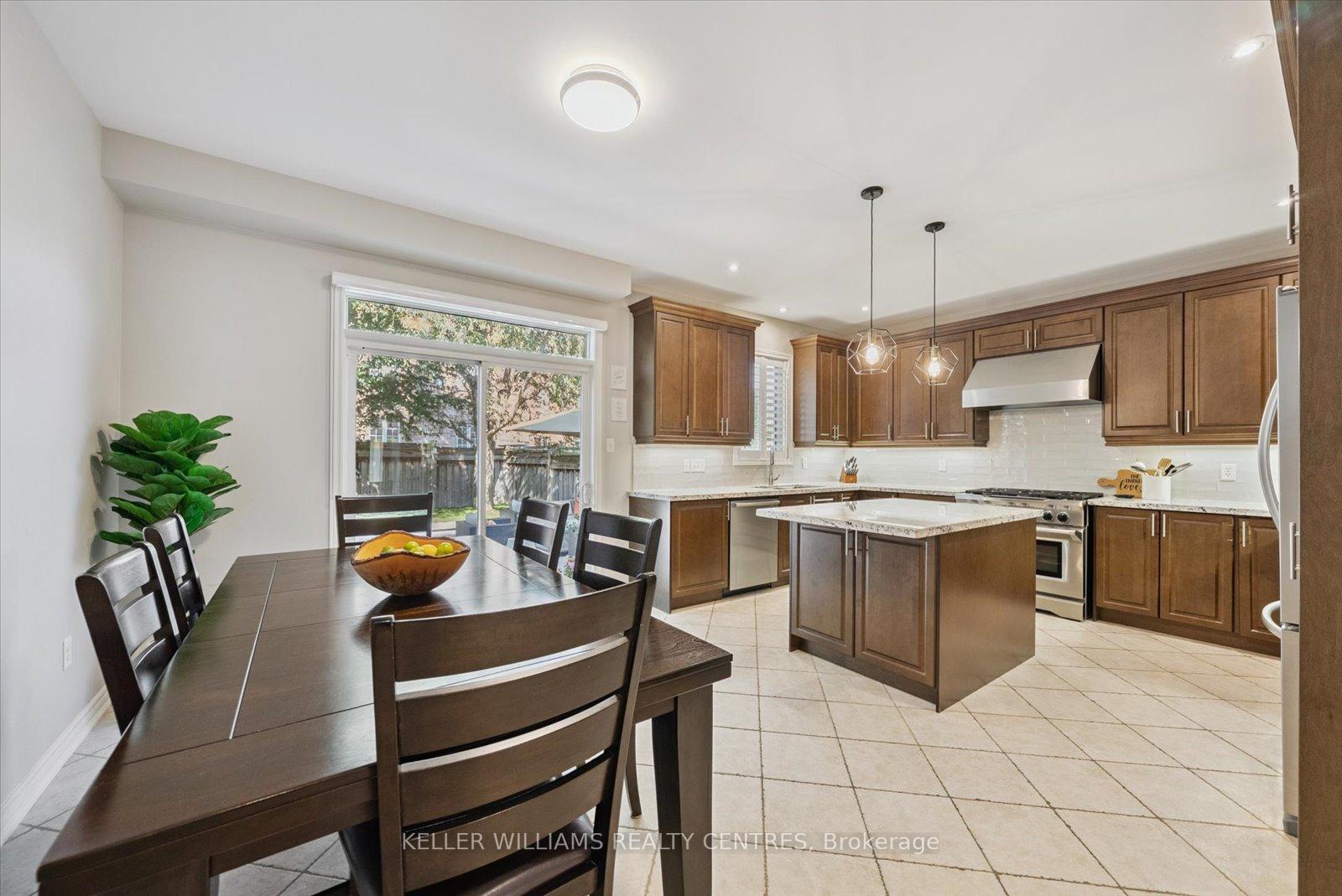 Photo 7 of 72 Pointon Street, Aurora, Bayview Northeast — HOMEH
