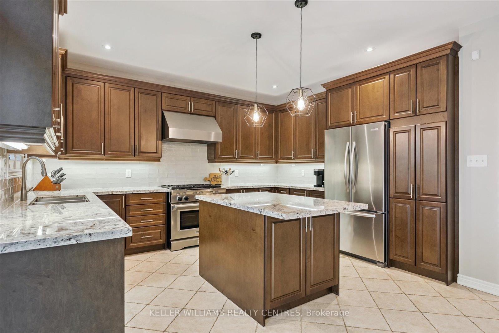 Photo 6 of 72 Pointon Street, Aurora, Bayview Northeast — HOMEH