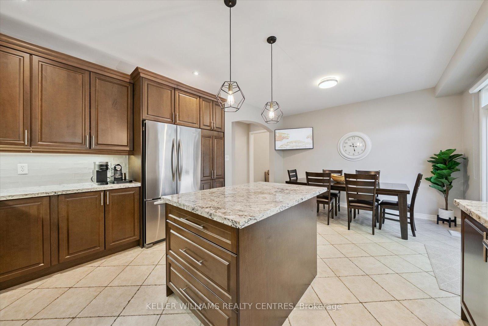 Photo 9 of 72 Pointon Street, Aurora, Bayview Northeast — HOMEH