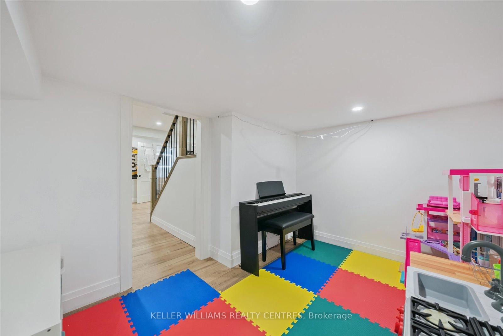 Photo 39 of 72 Pointon Street, Aurora, Bayview Northeast — HOMEH
