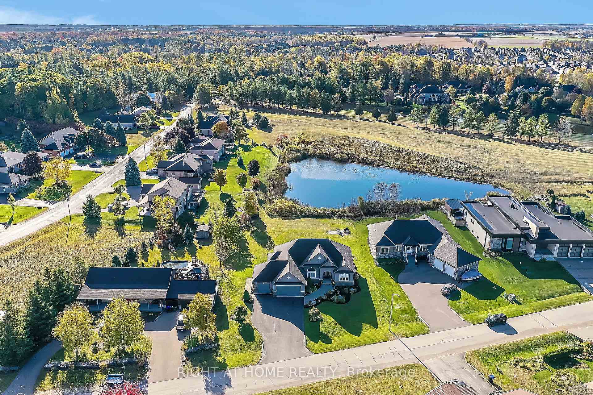 Photo 2 of 16 Deanna Drive, Wasaga Beach — HOMEH