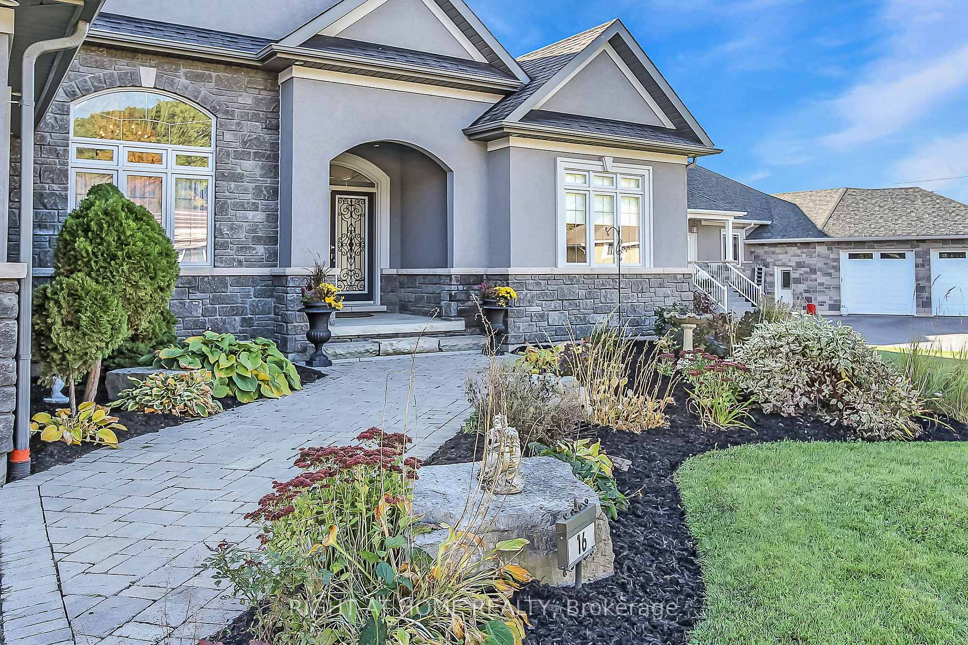 Photo 5 of 16 Deanna Drive, Wasaga Beach — HOMEH