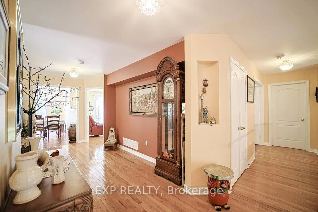 Photo 7 of 27 Green Pine Crescent, Wasaga Beach — HOMEH