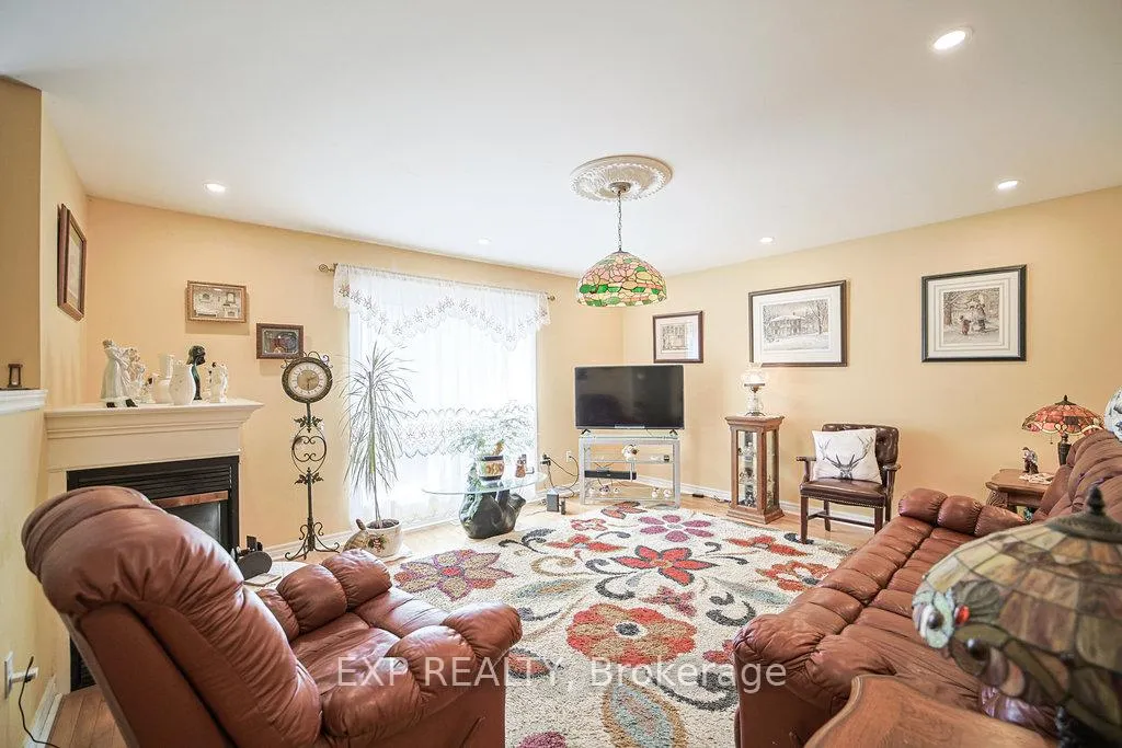 Photo 9 of 27 Green Pine Crescent, Wasaga Beach — HOMEH